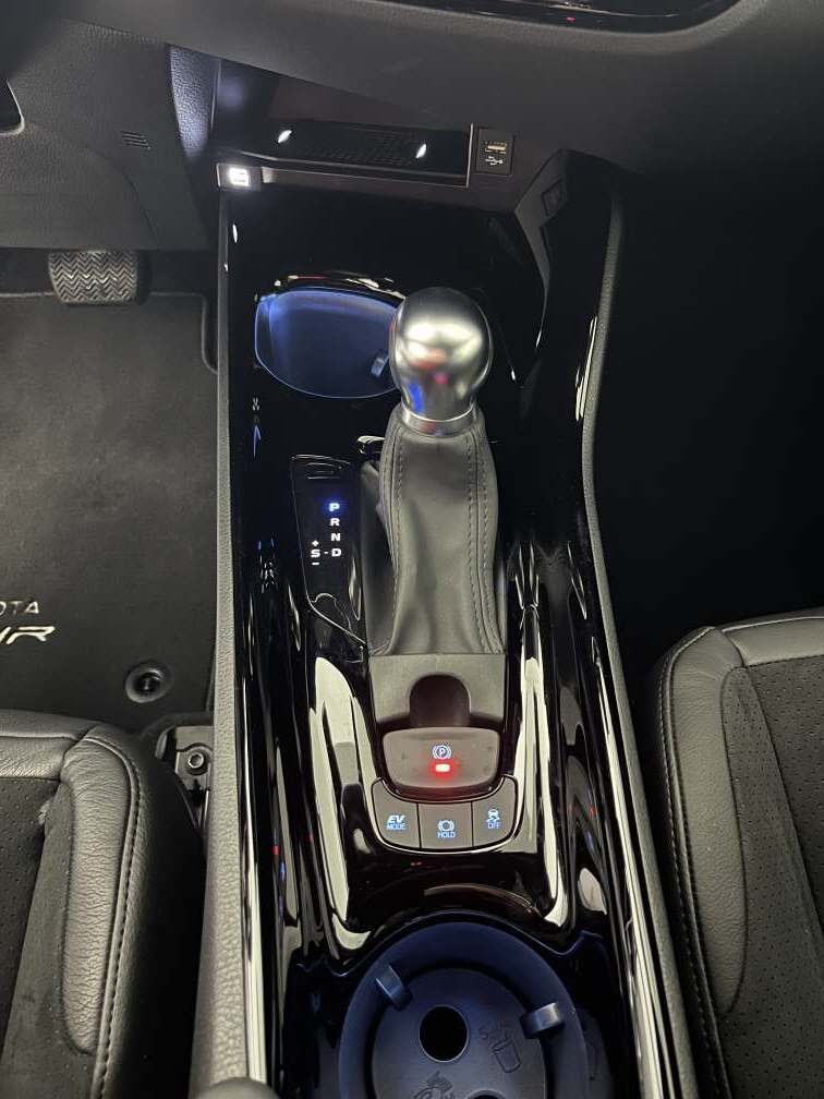 TOYOTA C-HR 2.0 VVTi HSD Move-image-8