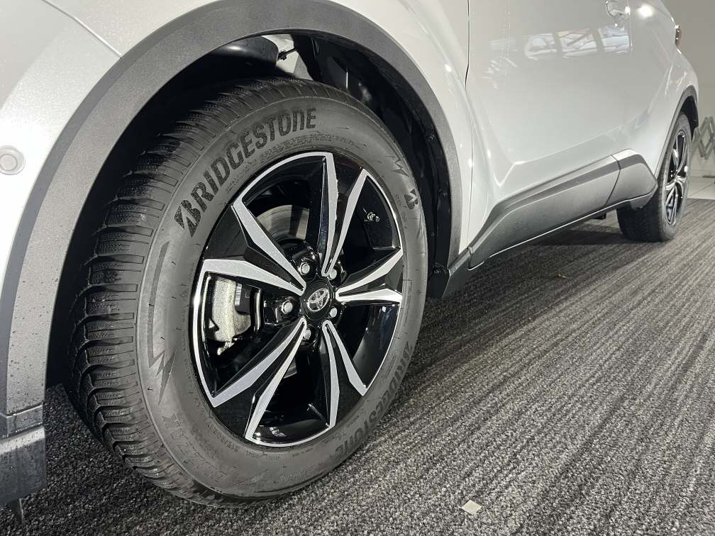 TOYOTA C-HR 2.0 VVTi HSD Move-image-4