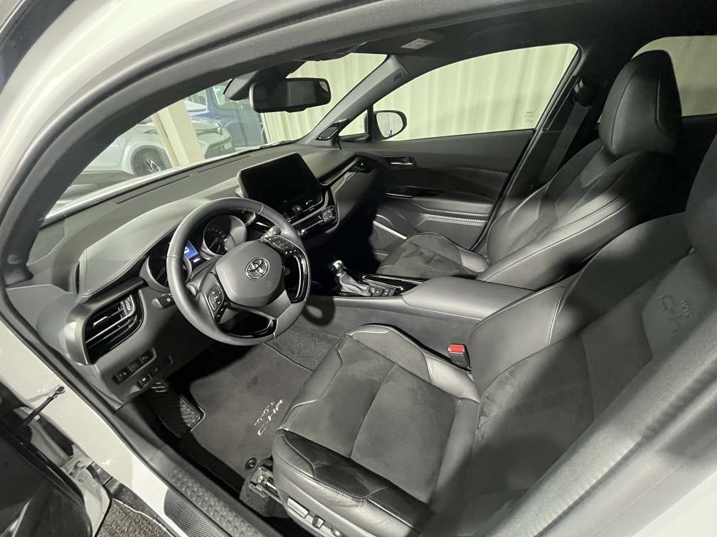 TOYOTA C-HR 2.0 VVTi HSD Move-image-9
