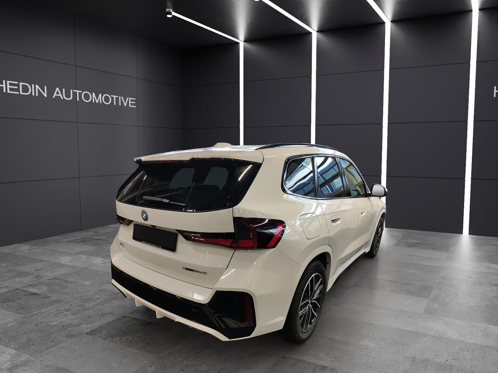 BMW X1 25e xDrive paddles-image-17