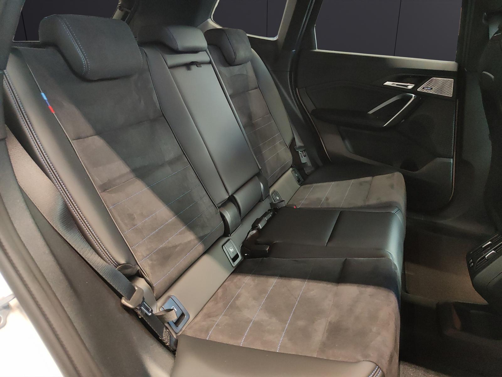 BMW X1 25e xDrive paddles-image-16