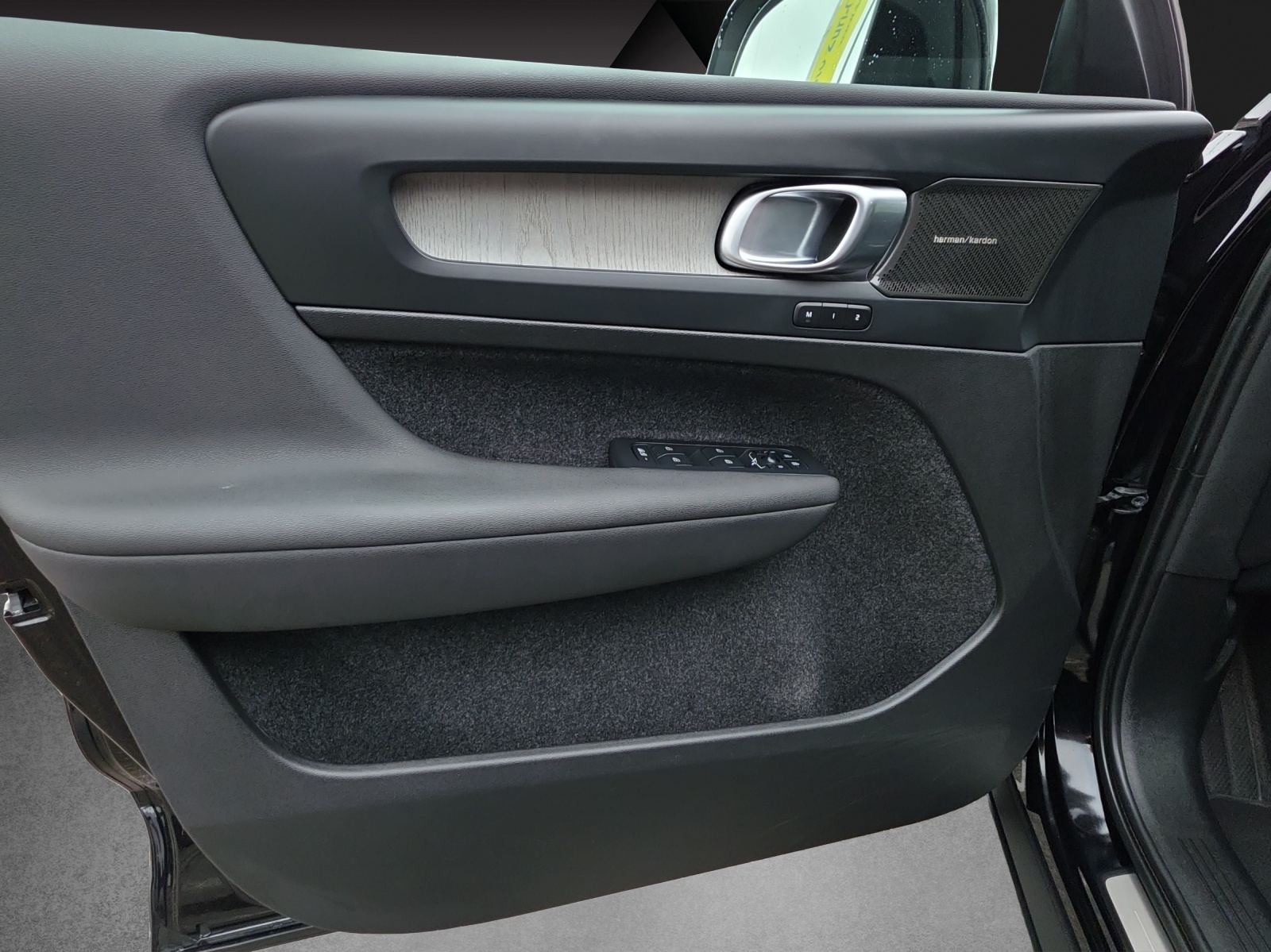 VOLVO XC40 B4 Benzin Mild Hybrid AWD Ultim. Bright DCT-image-15
