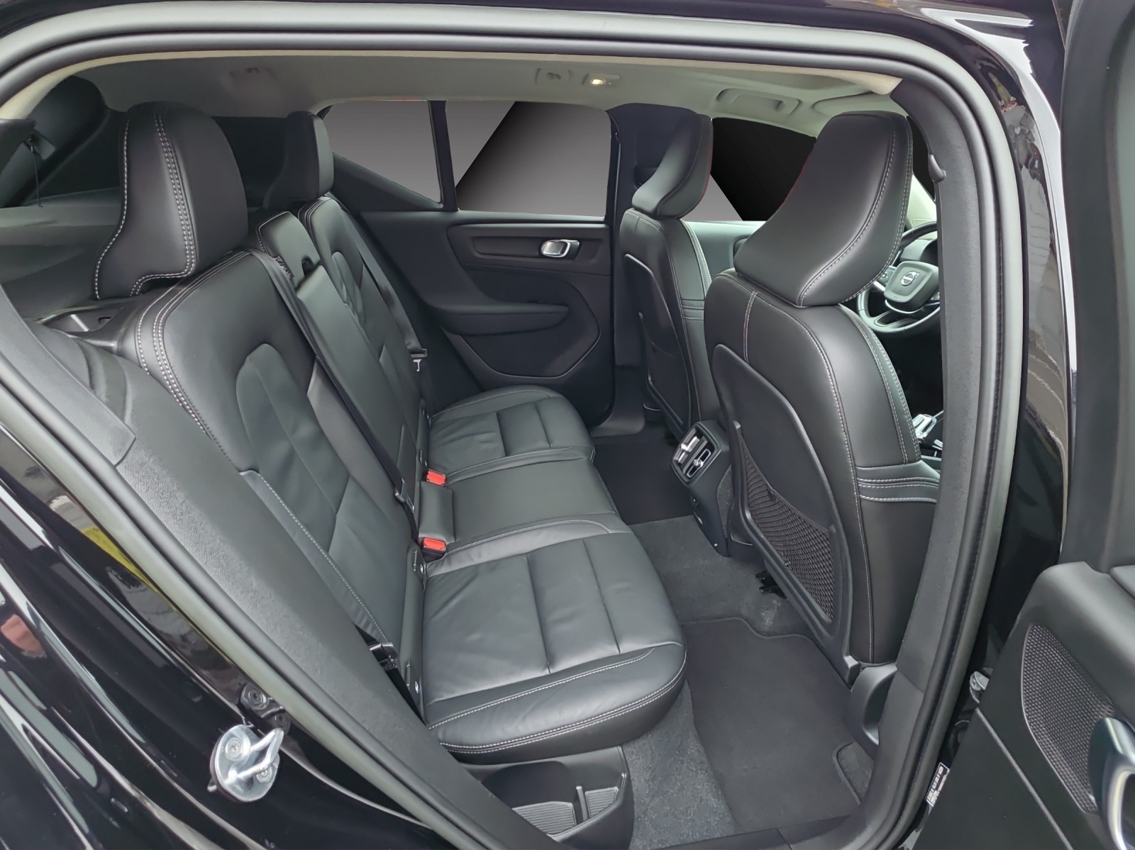 VOLVO XC40 B4 Benzin Mild Hybrid AWD Ultim. Bright DCT-image-17