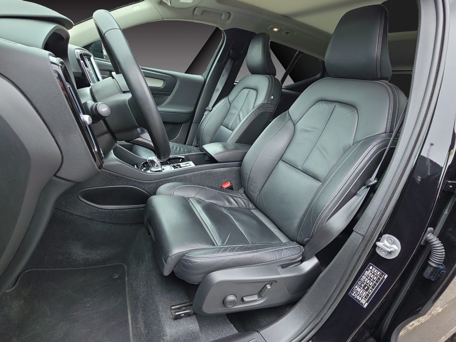 VOLVO XC40 B4 Benzin Mild Hybrid AWD Ultim. Bright DCT-image-14