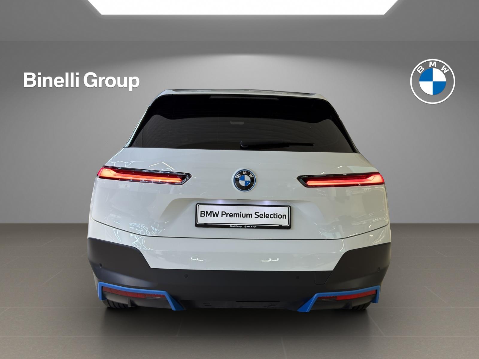 BMW iX xDrive50-image-3