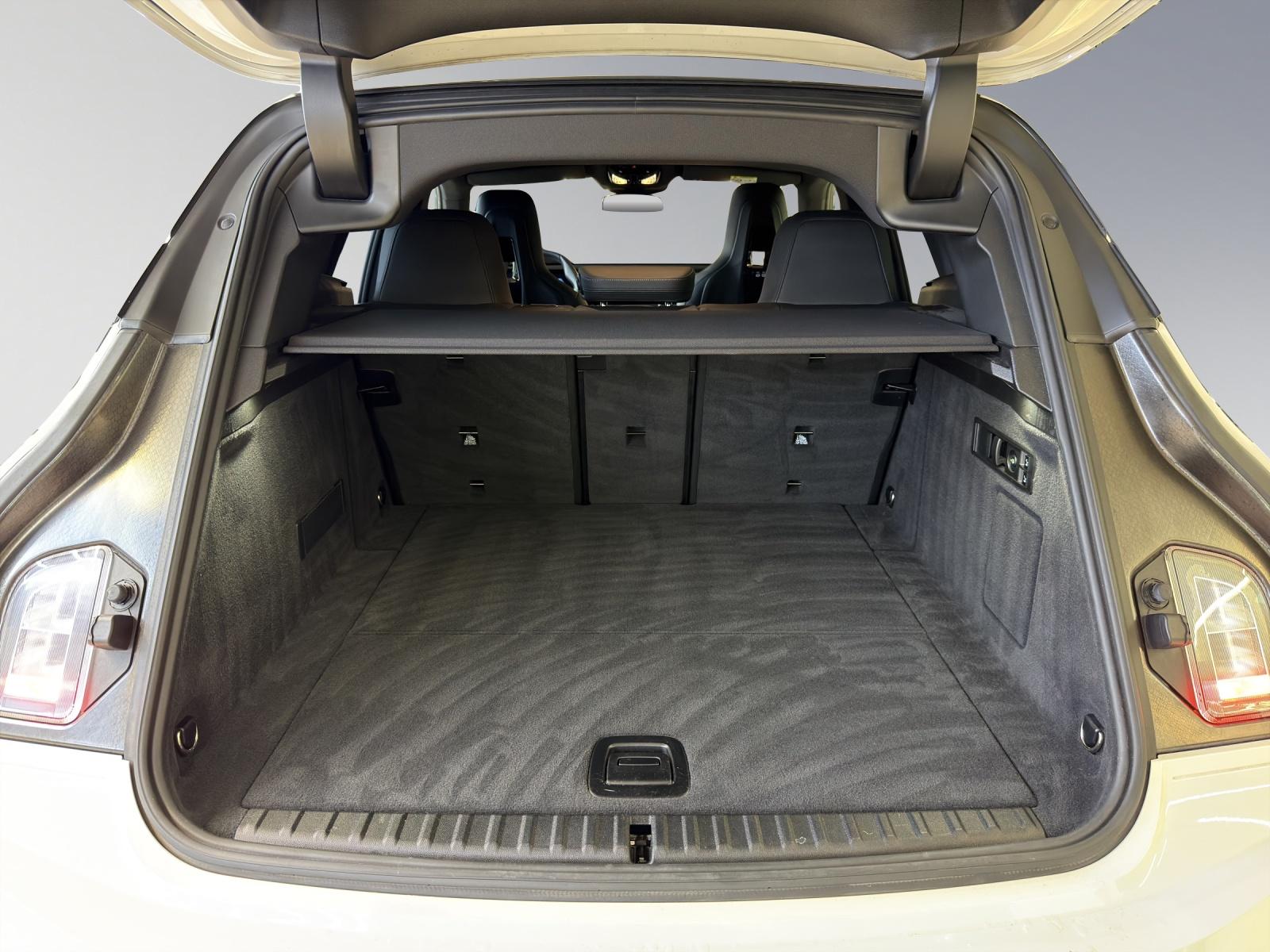 BMW iX xDrive50-image-18