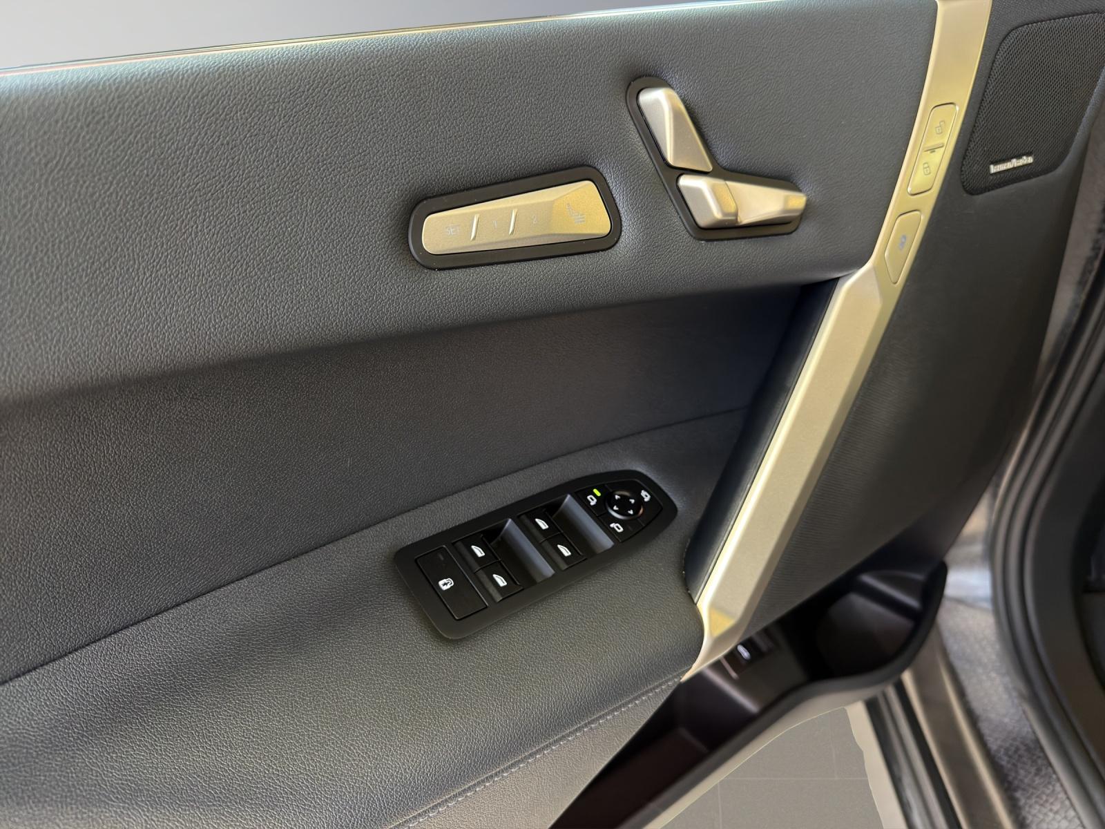 BMW iX xDrive50-image-13