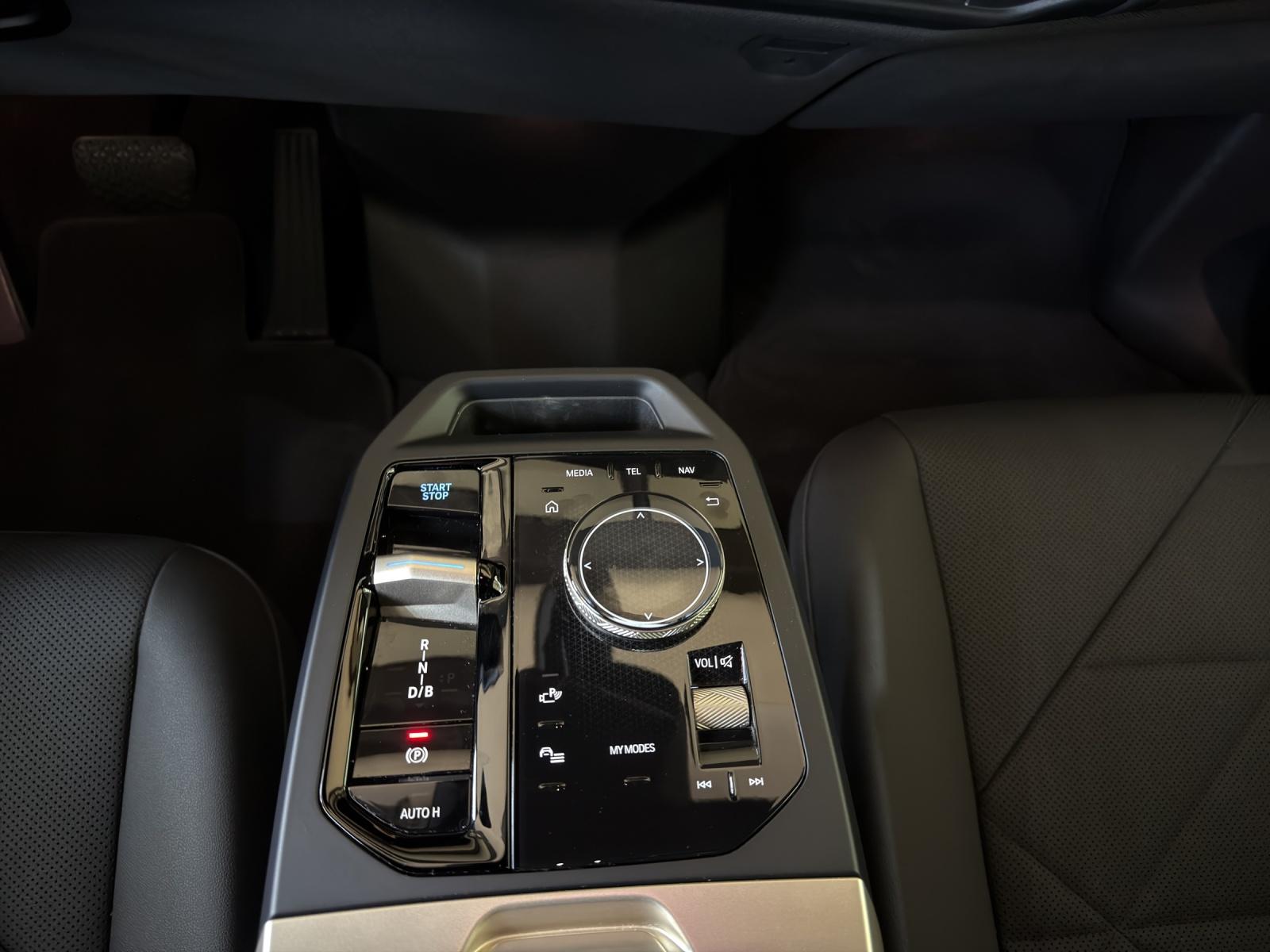BMW iX xDrive50-image-15