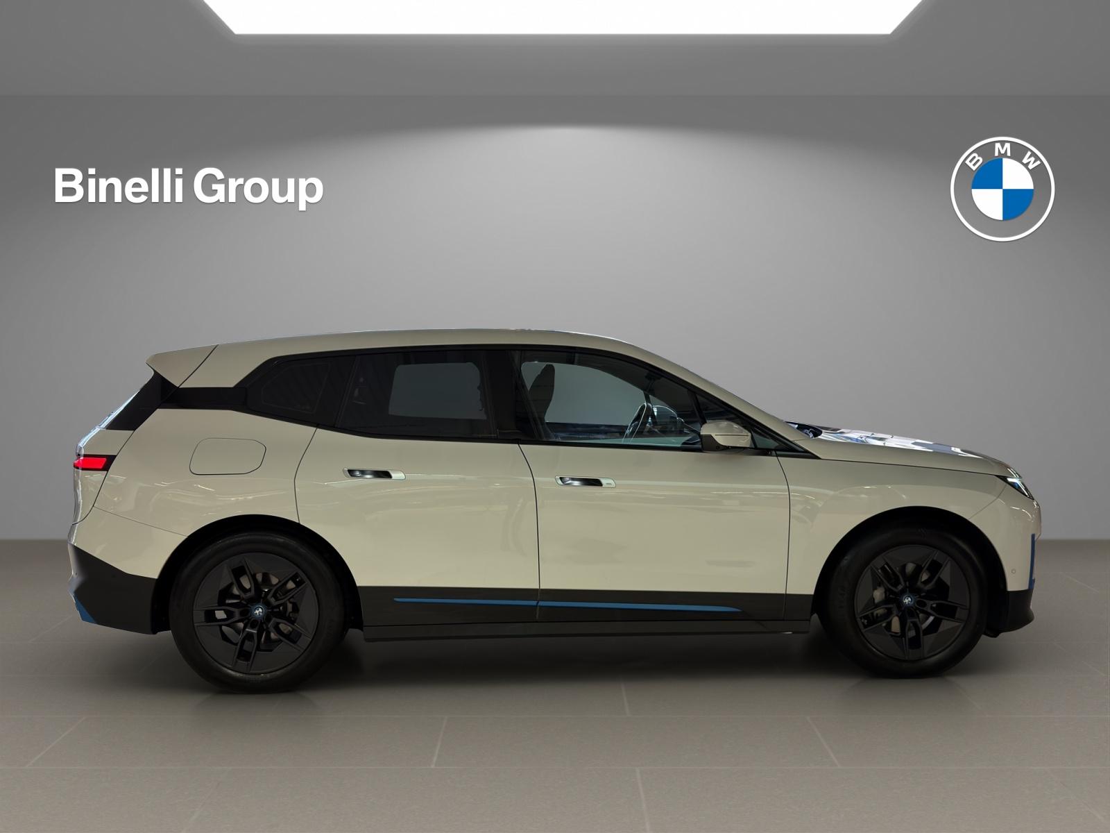 BMW iX xDrive50-image-5
