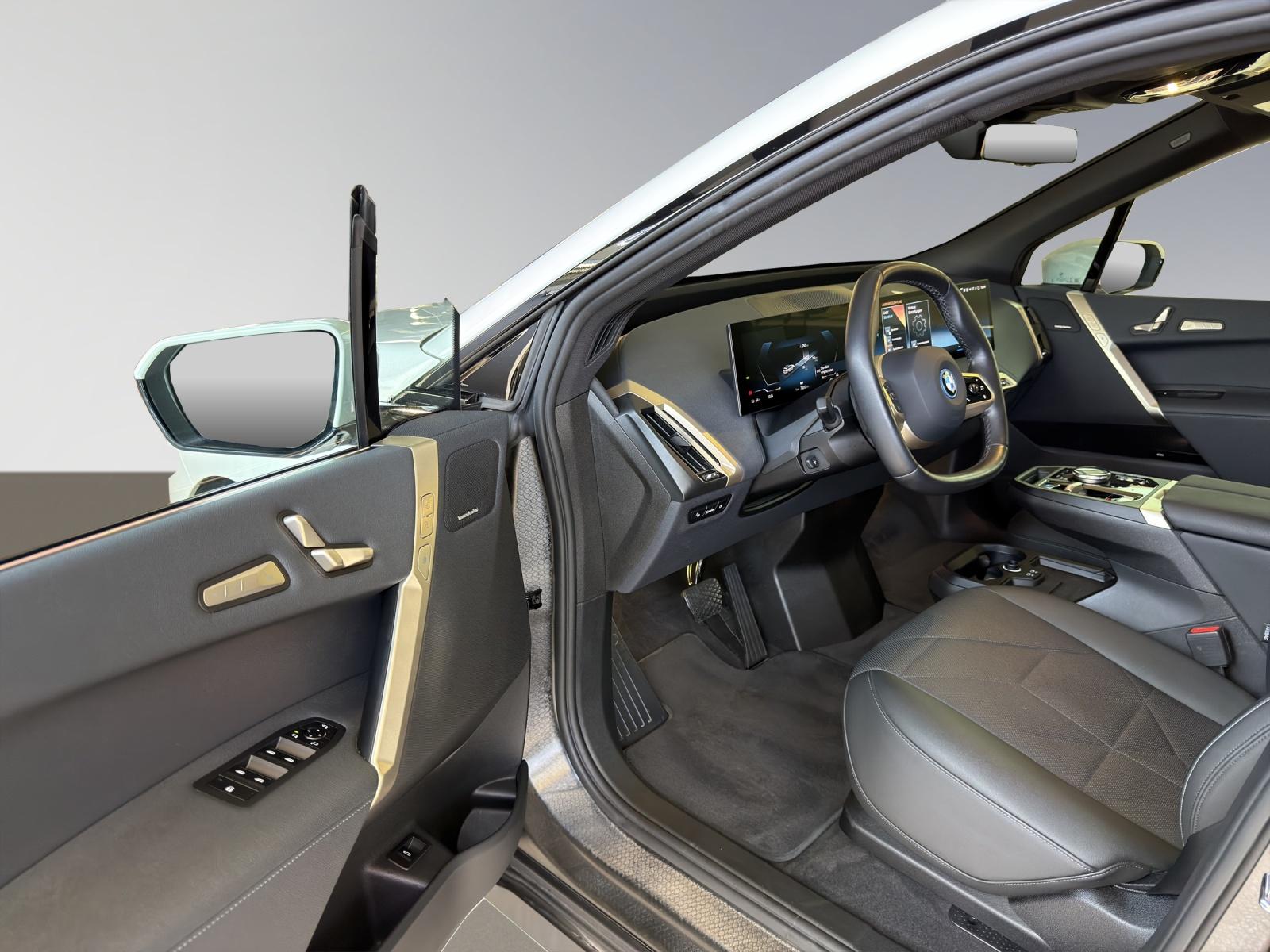 BMW iX xDrive50-image-10
