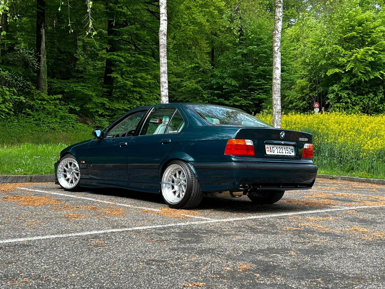 BMW 328i-image-1