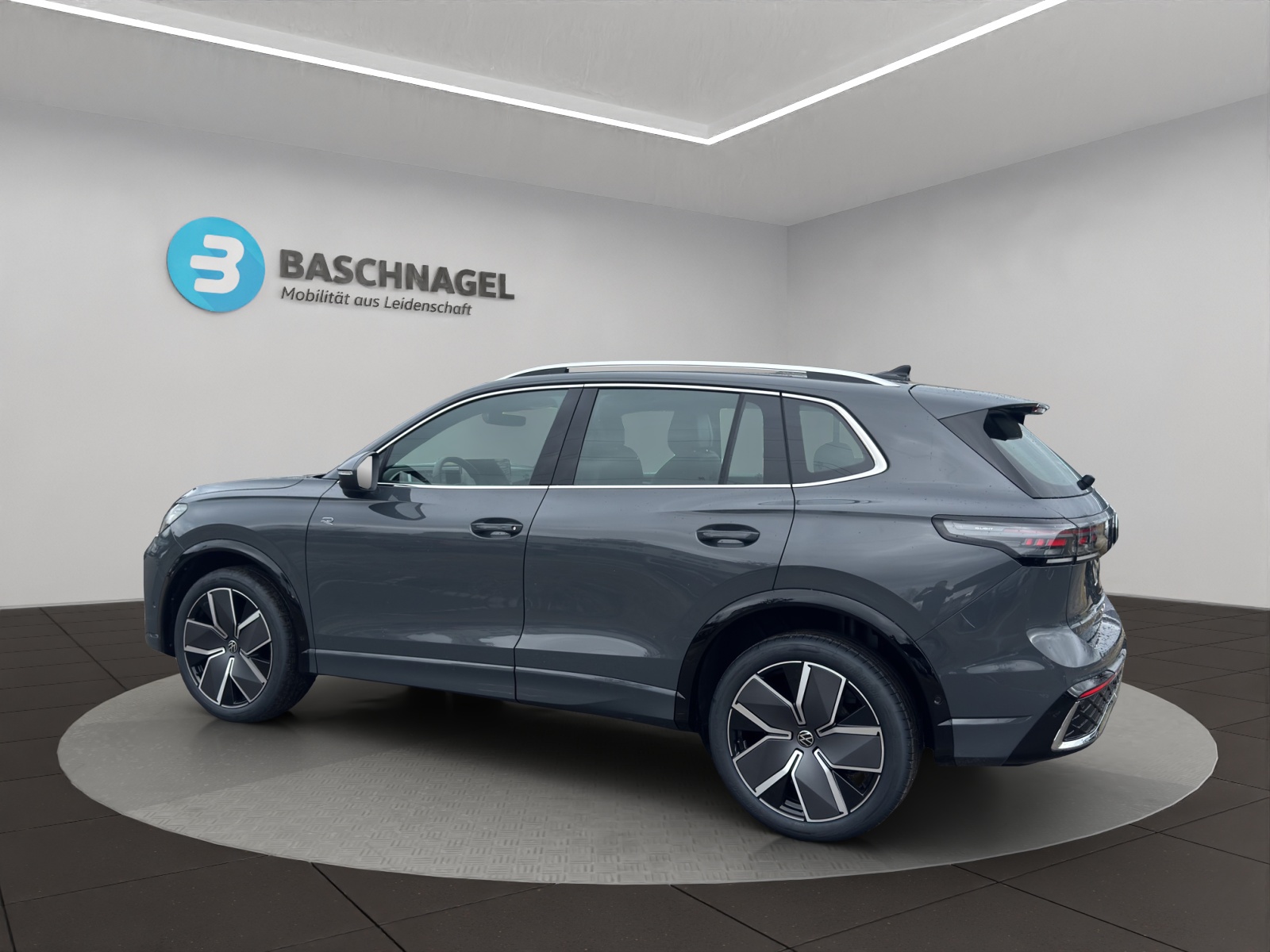 VW Tiguan 2.0 TSI DSG R-Line 4Motion-image-2