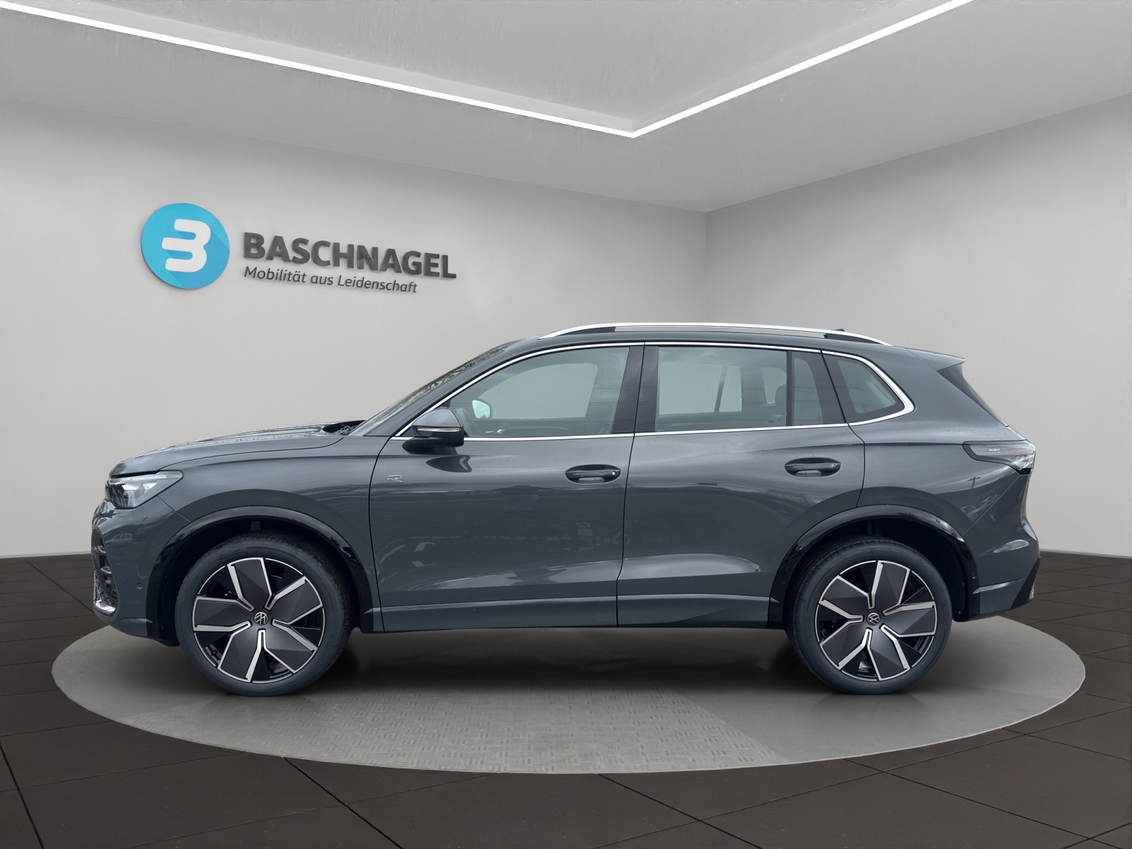 VW Tiguan 2.0 TSI DSG R-Line 4Motion-image-1