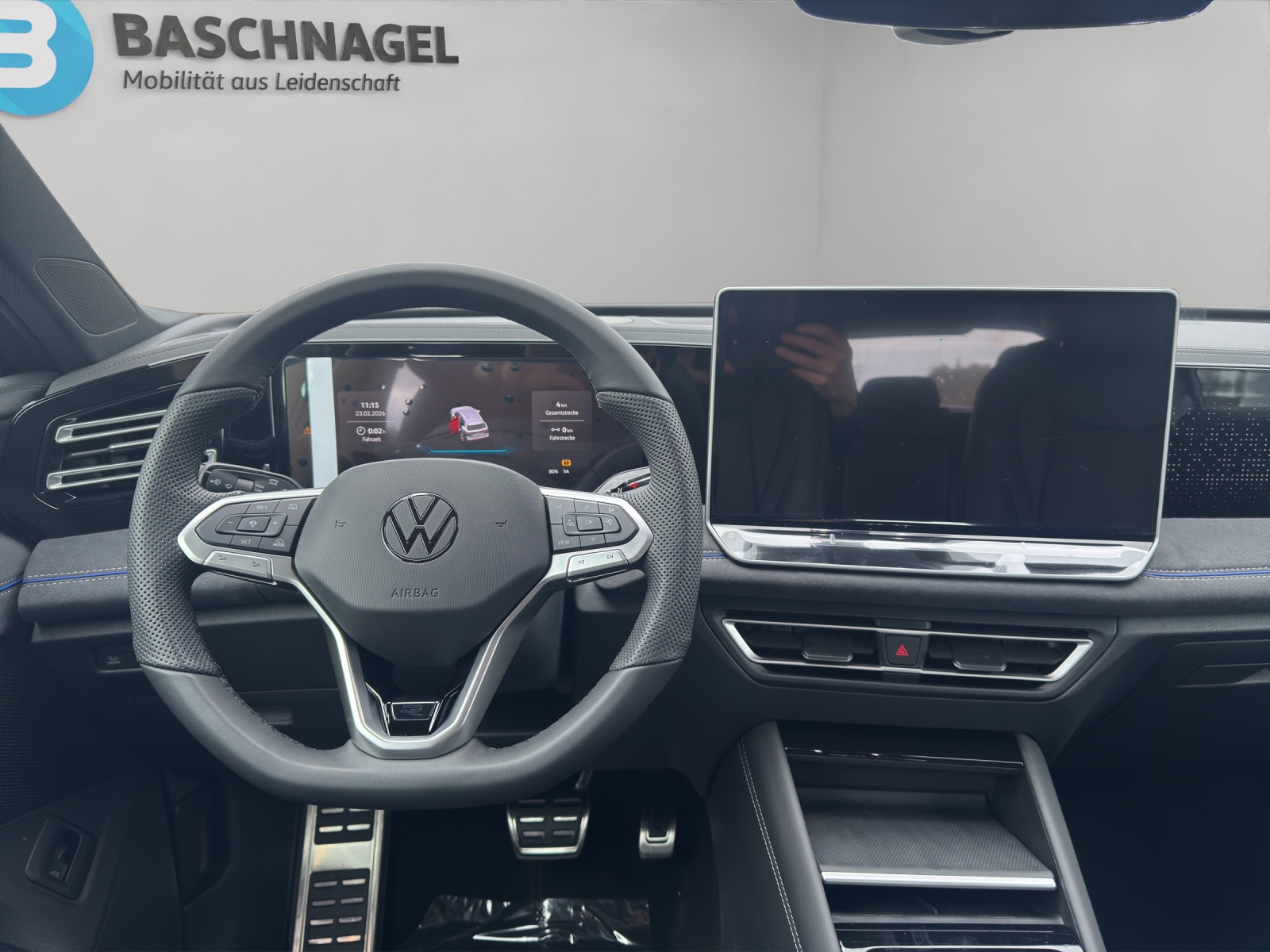 VW Tiguan 2.0 TSI DSG R-Line 4Motion-image-4