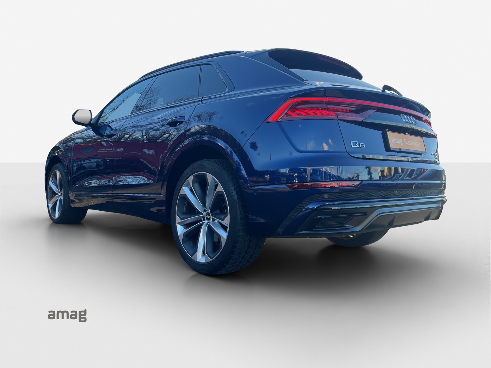 AUDI Q8 55 TFSI Black Edition quattro tiptronic-showroom-element-2