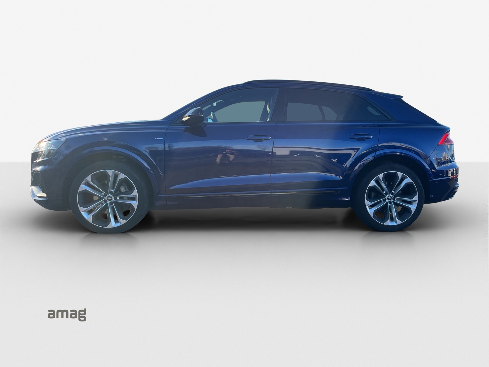 AUDI Q8 55 TFSI Black Edition quattro tiptronic-showroom-element-1