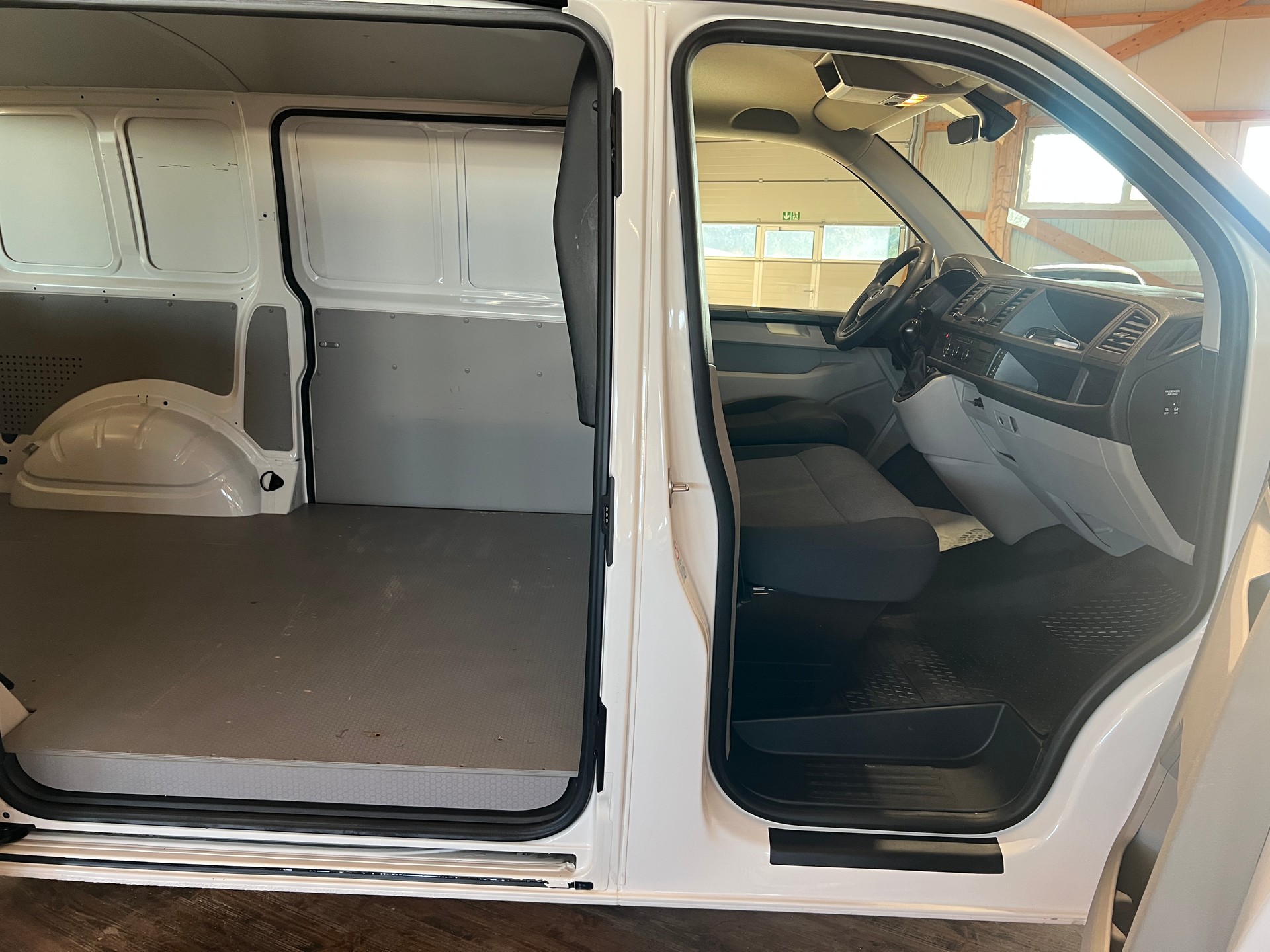 VW T6 2.0 TDI DSG-image-13