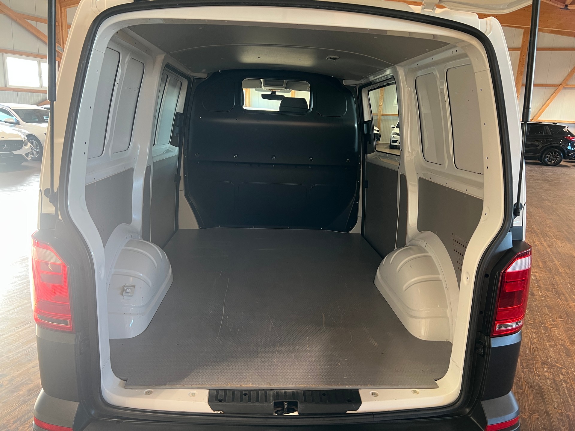 VW T6 2.0 TDI DSG-image-14