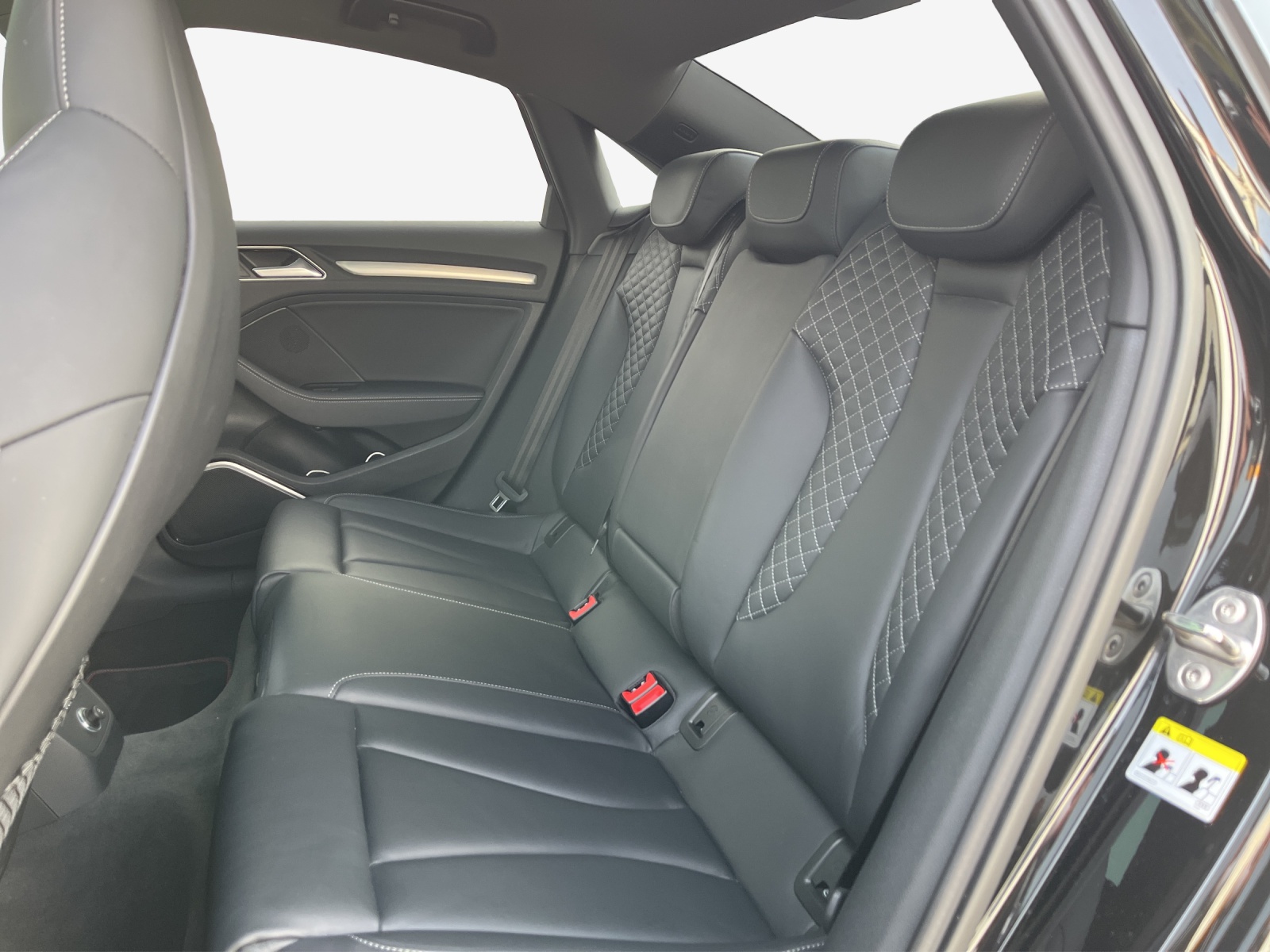 AUDI S3 Limousine 2.0 TFSI quattro S-tronic-image-11