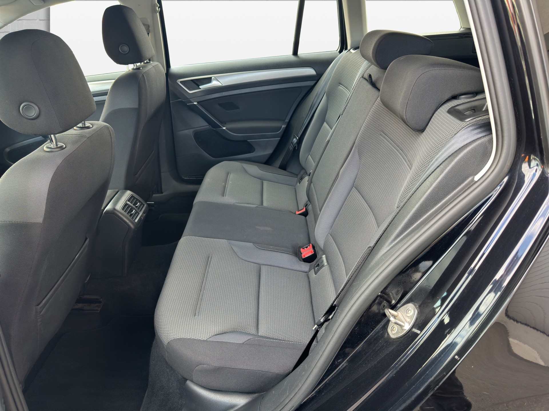 VW Golf Variant 1.6 TDI Comfortline DSG-image-9
