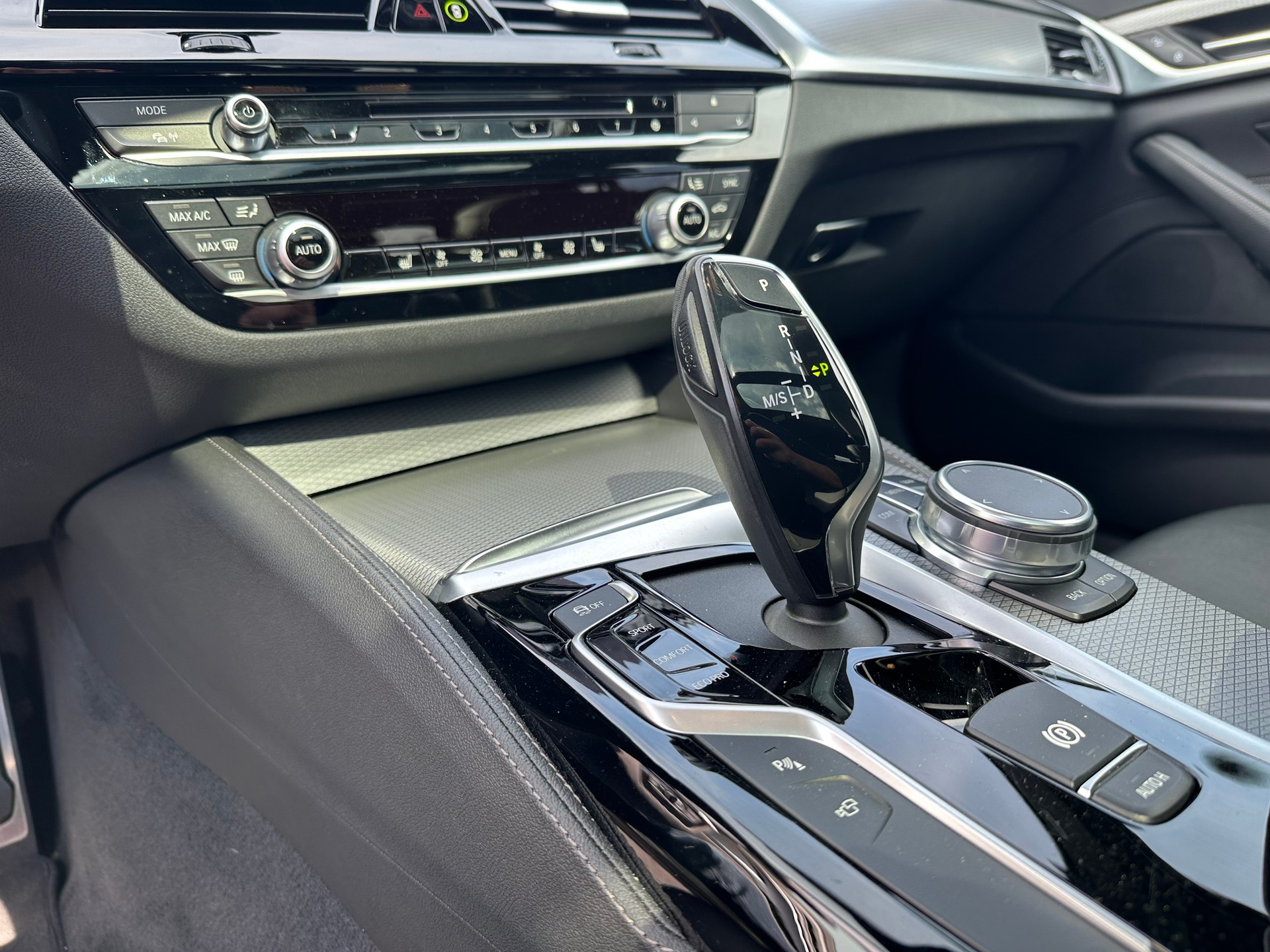 BMW 530i xDrive Touring Sport Line Steptronic-image-12