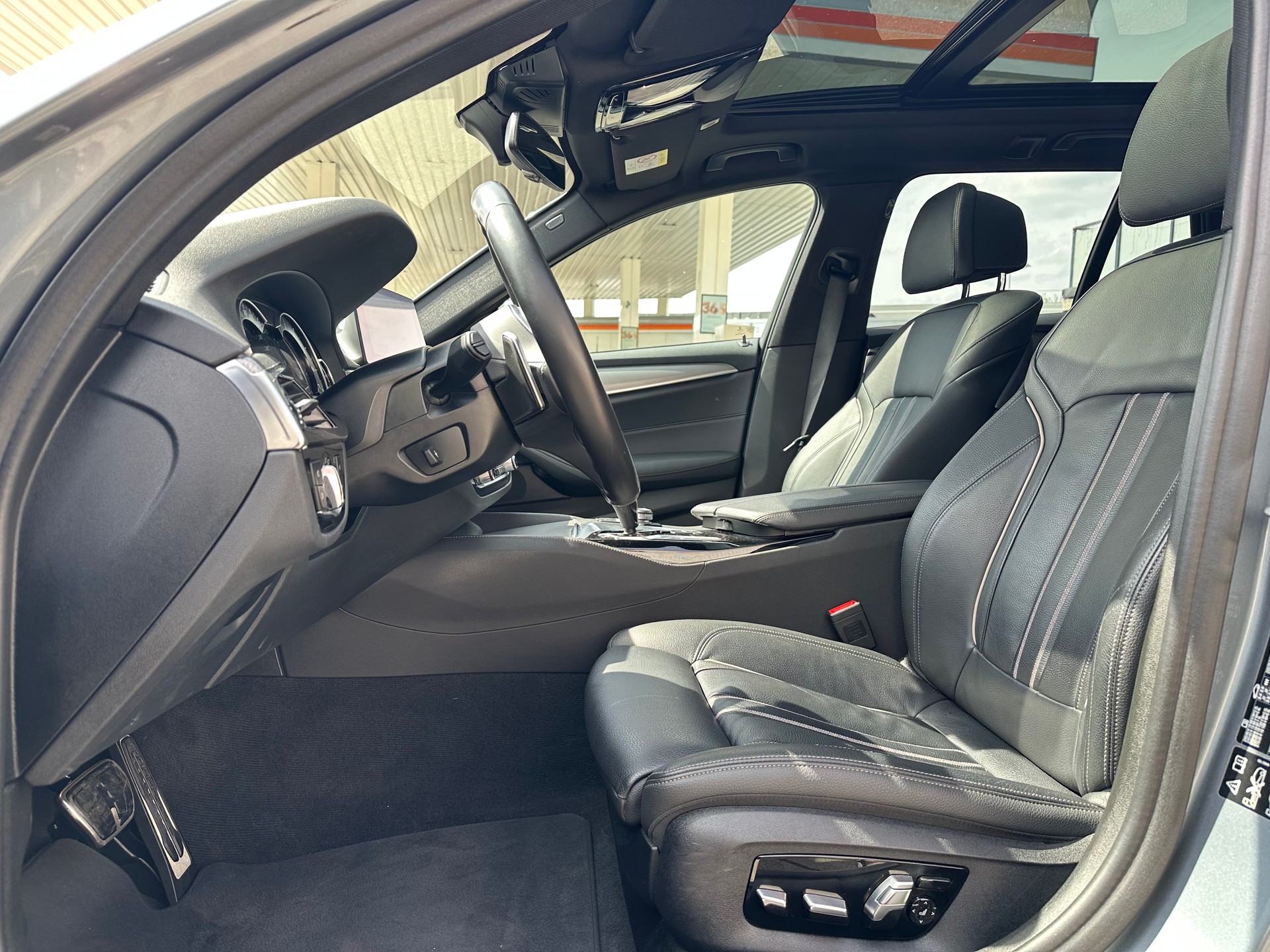 BMW 530i xDrive Touring Sport Line Steptronic-image-5