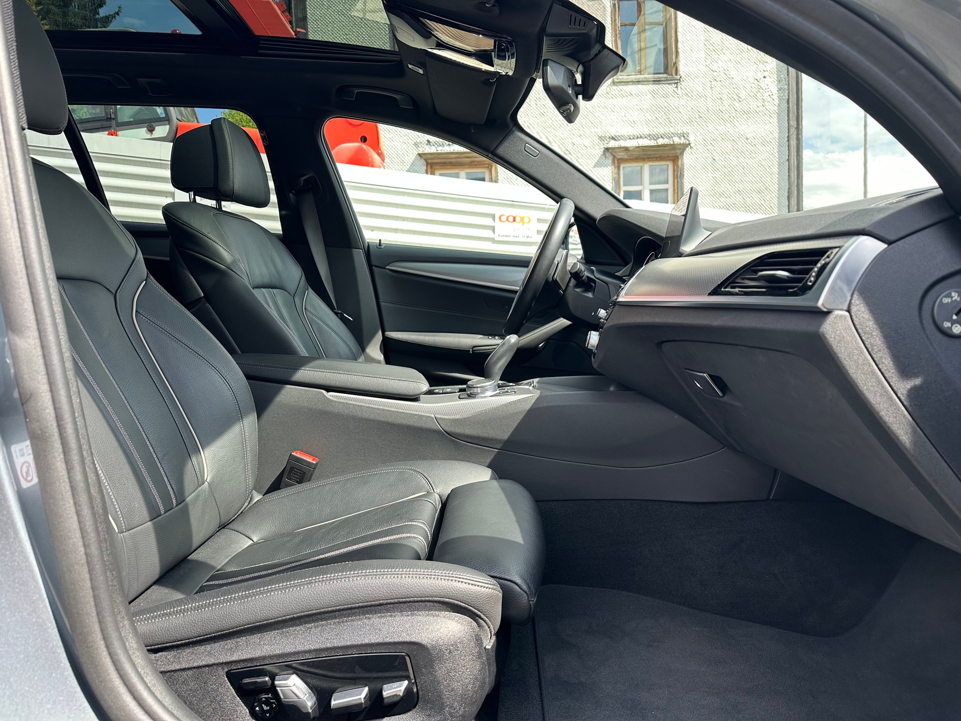 BMW 530i xDrive Touring Sport Line Steptronic-image-7