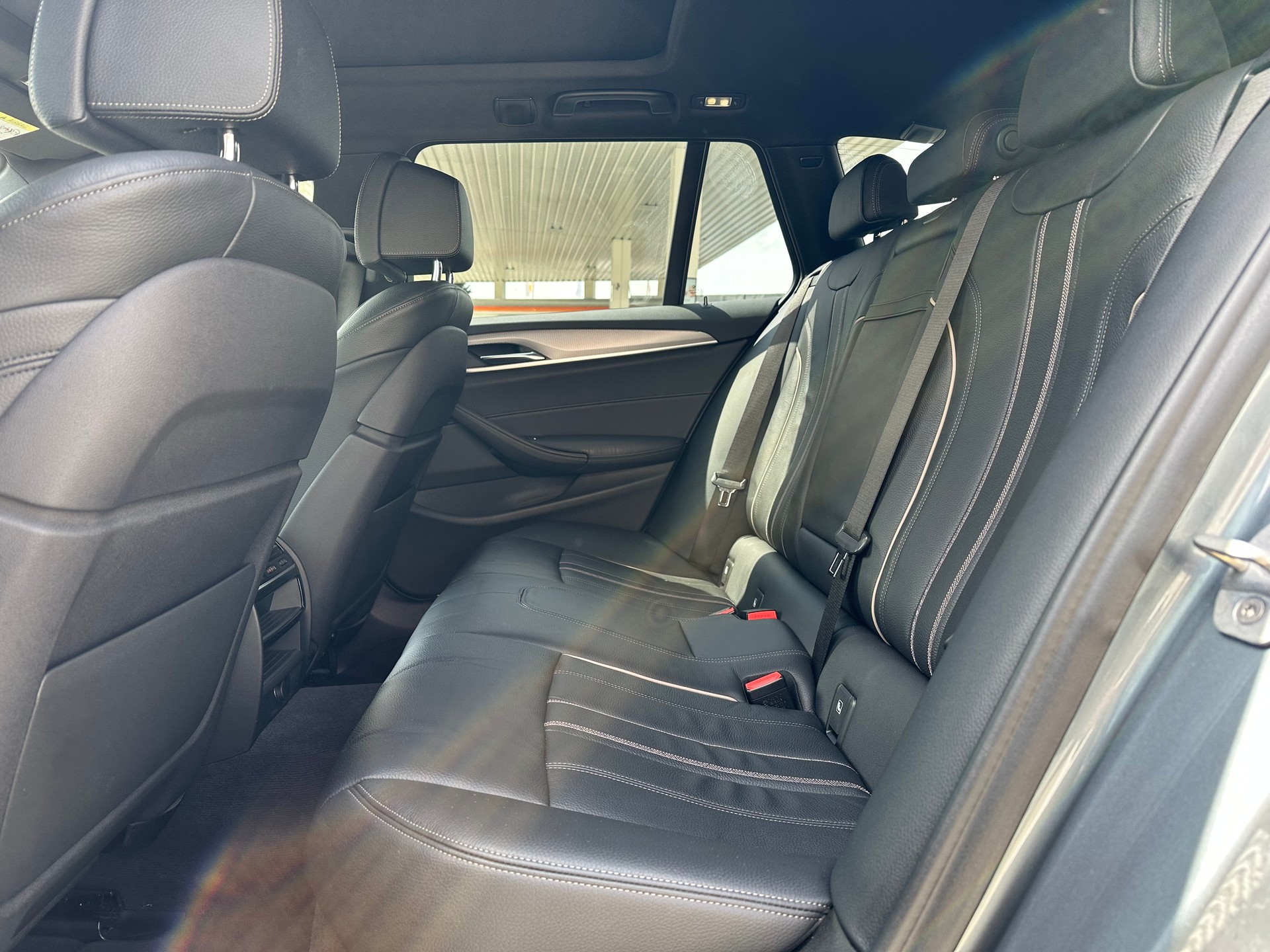 BMW 530i xDrive Touring Sport Line Steptronic-image-6