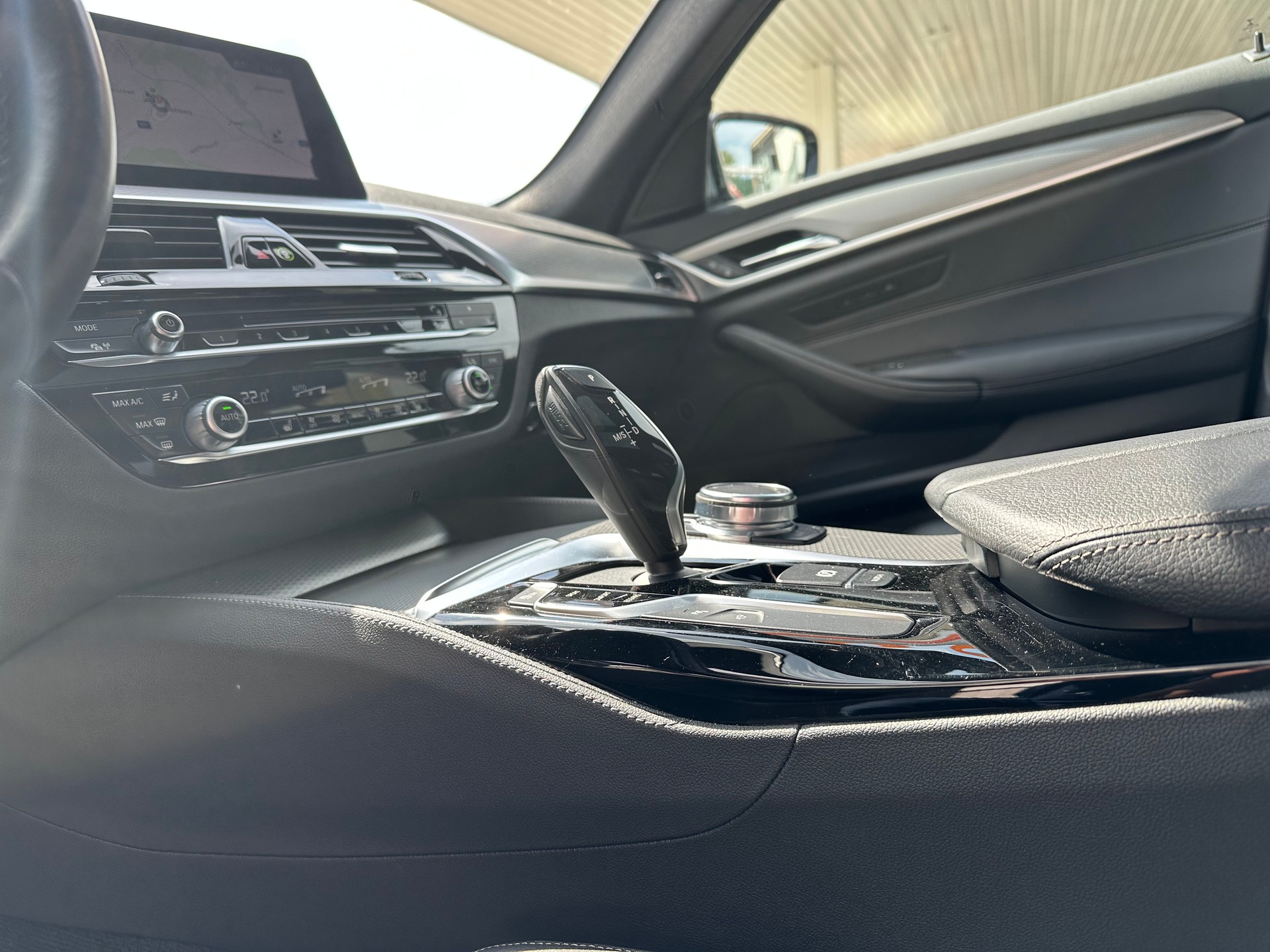 BMW 530i xDrive Touring Sport Line Steptronic-image-9