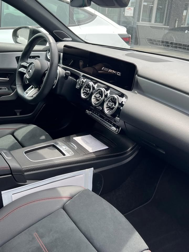 MERCEDES-BENZ A 35 AMG 4matic-image-3