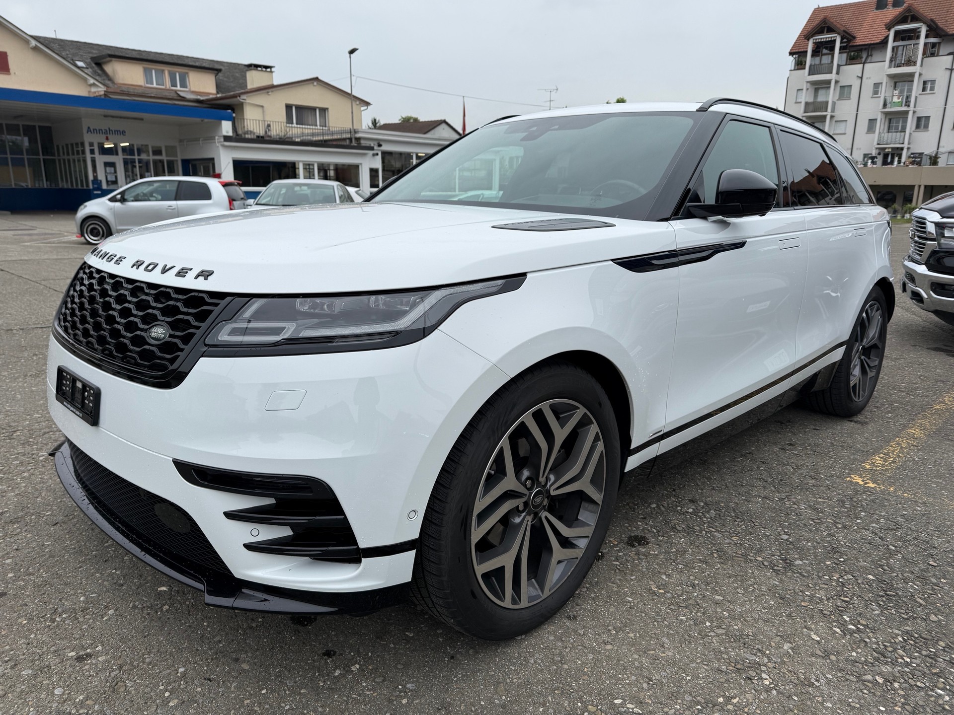LAND ROVER Range Rover Velar R-Dynamic D 240 HSE Automatic-showroom-element-2