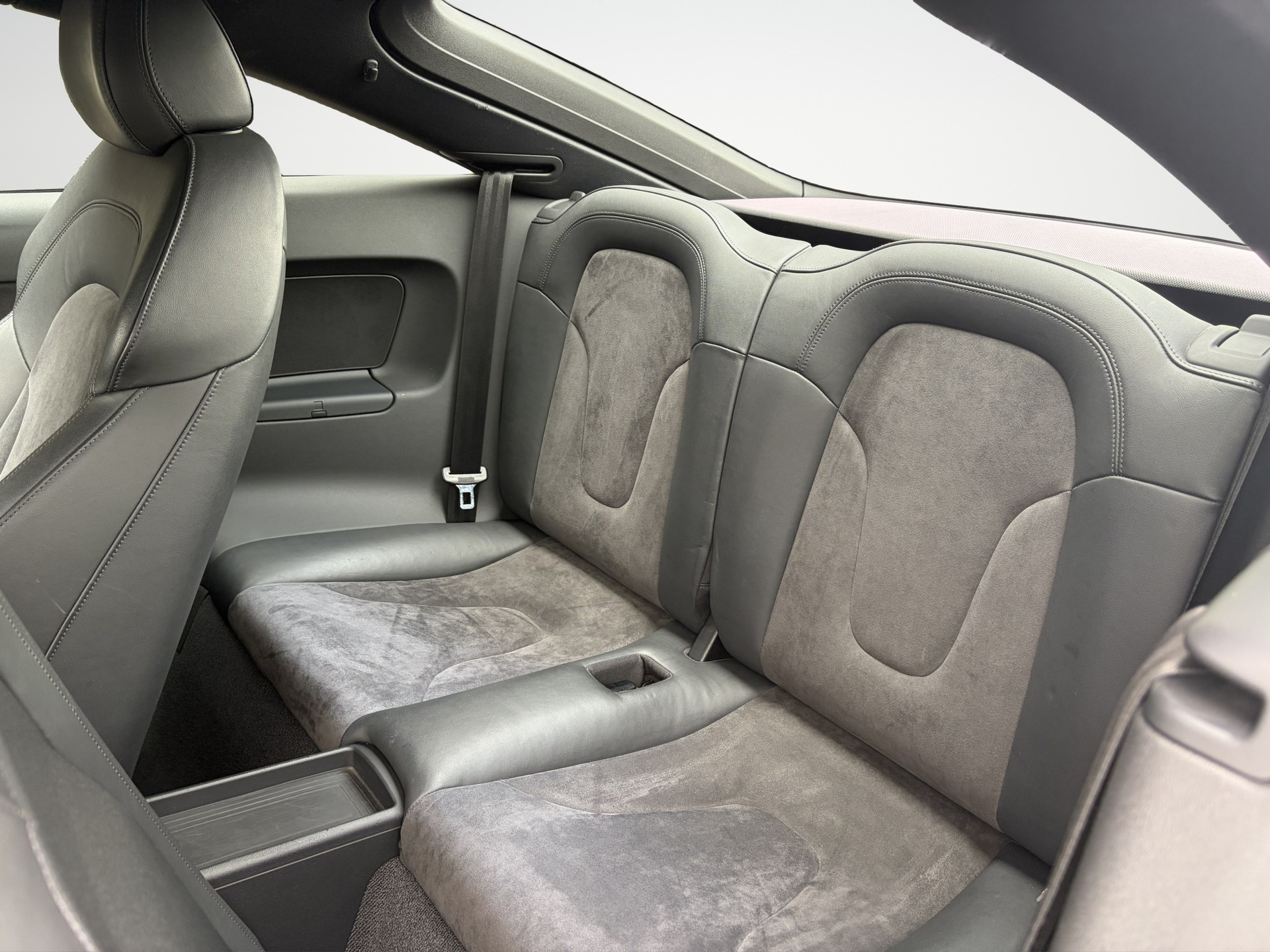AUDI TT Coupé 3.2 quattro-image-11