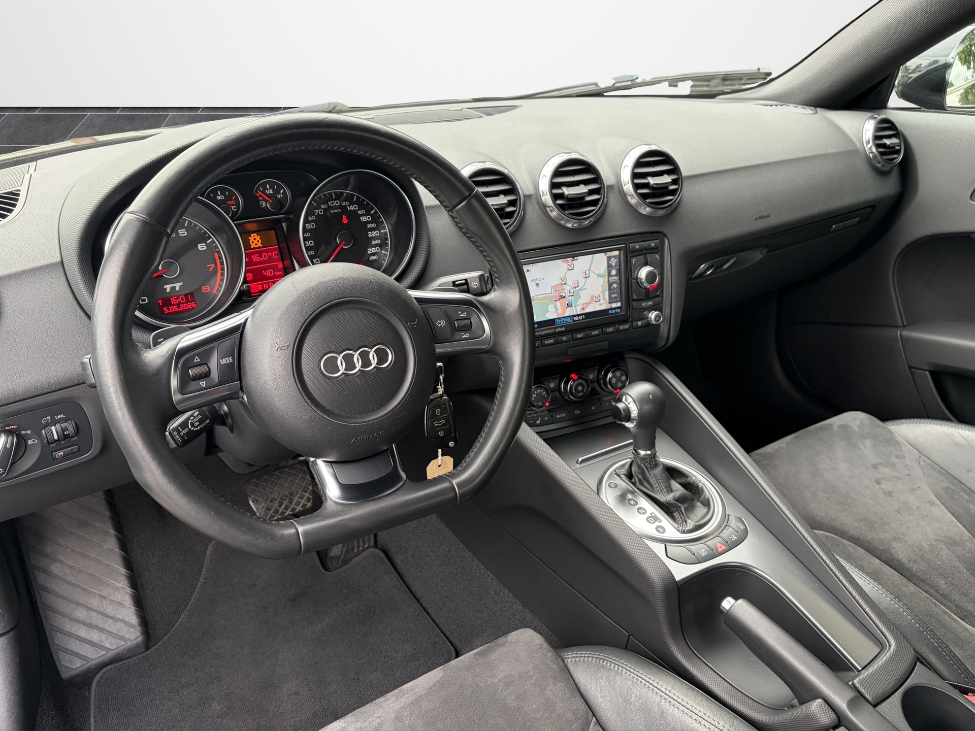 AUDI TT Coupé 3.2 quattro-image-9
