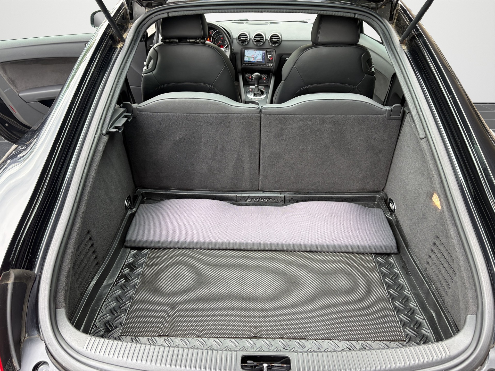 AUDI TT Coupé 3.2 quattro-image-12