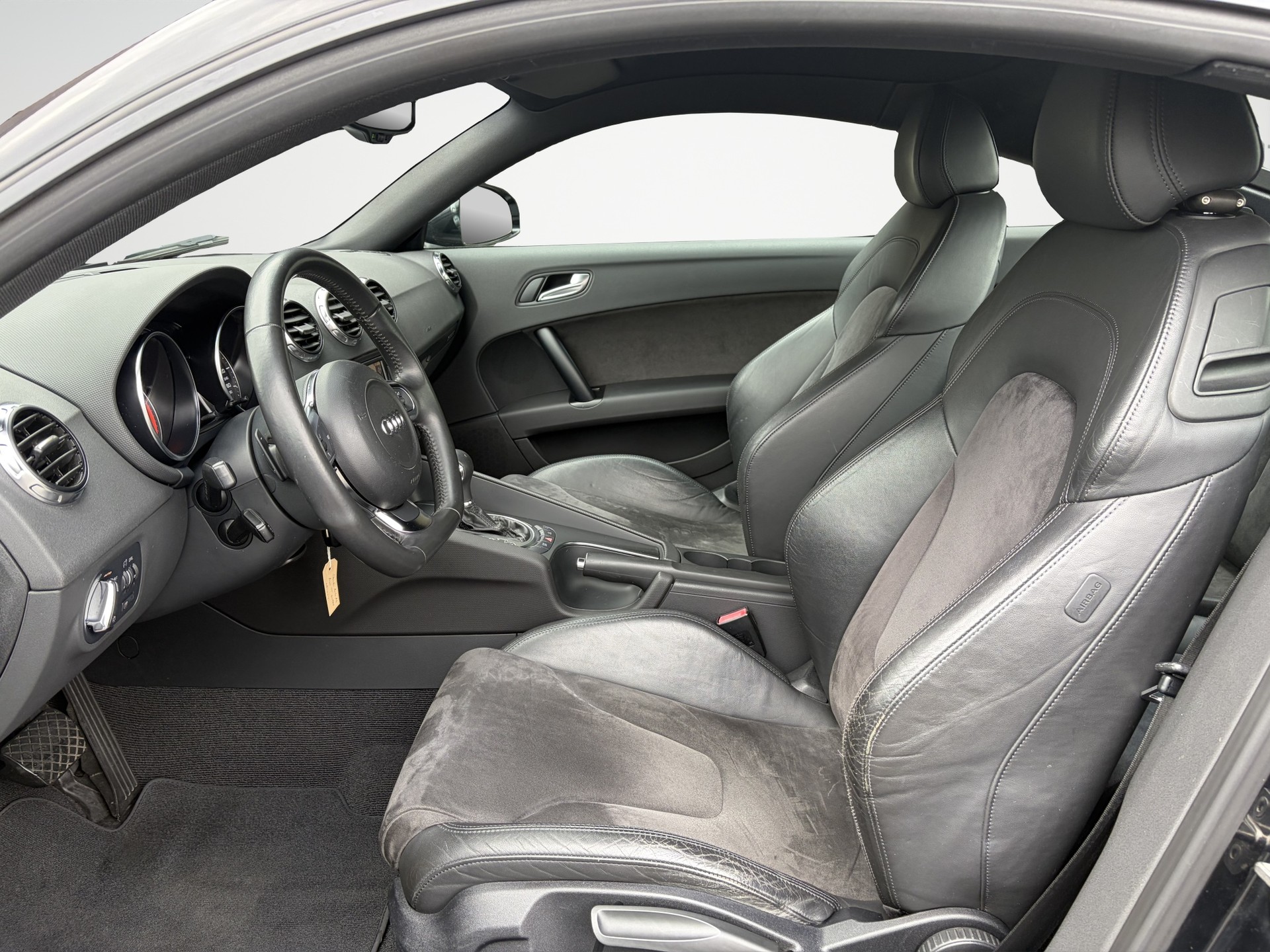 AUDI TT Coupé 3.2 quattro-image-10