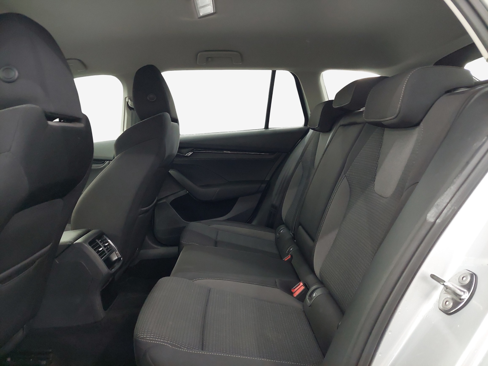 SKODA Octavia Combi 2.0 TSI Ambition DSG 4x4-image-11