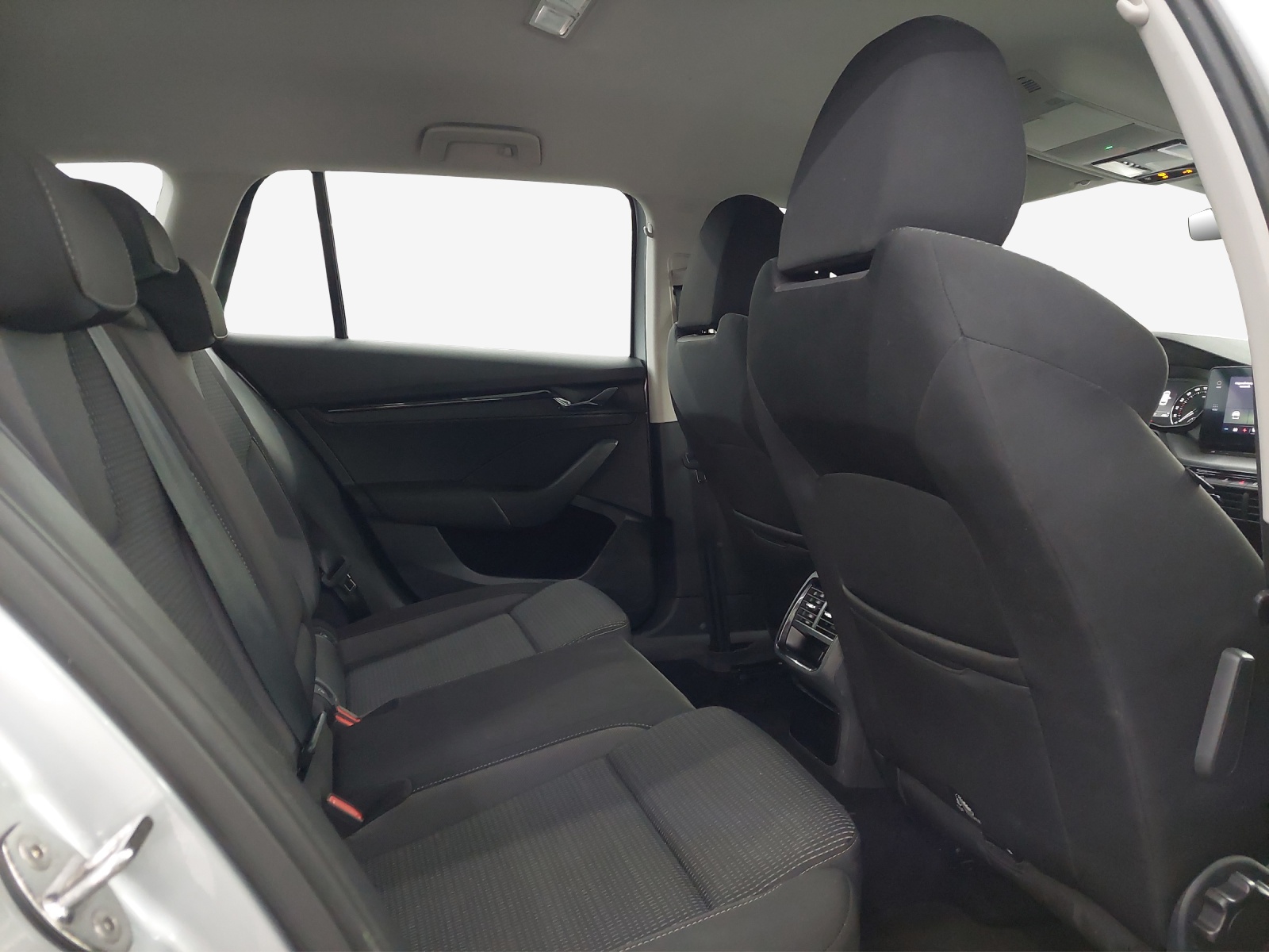 SKODA Octavia Combi 2.0 TSI Ambition DSG 4x4-image-13
