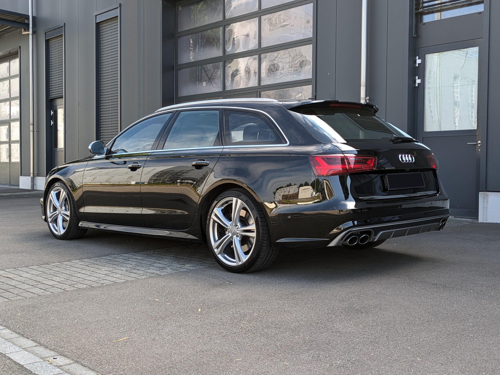 AUDI S6 Avant 4.0 TFSI V8 quattro S-tronic-image-2