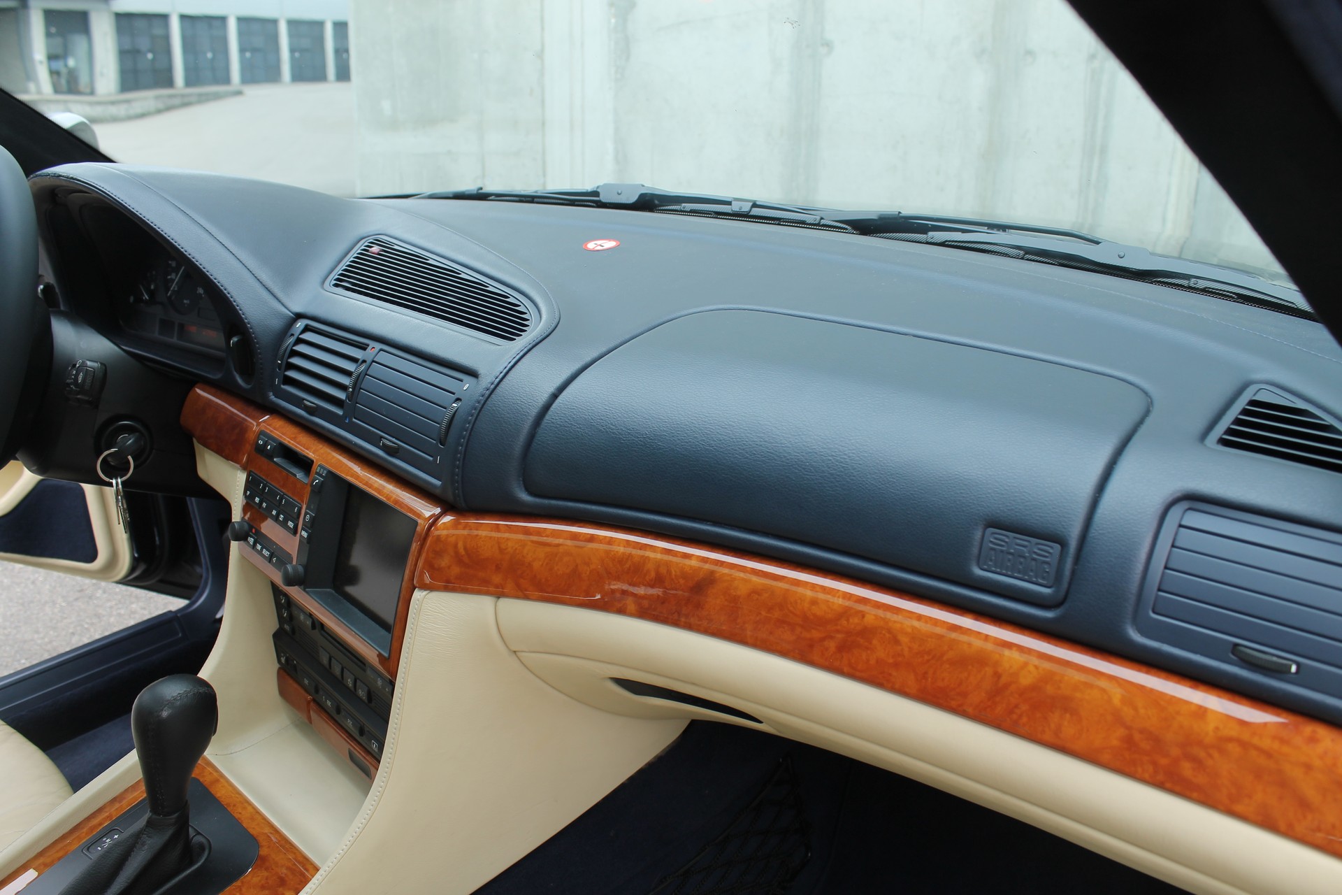 BMW 750iL-image-23