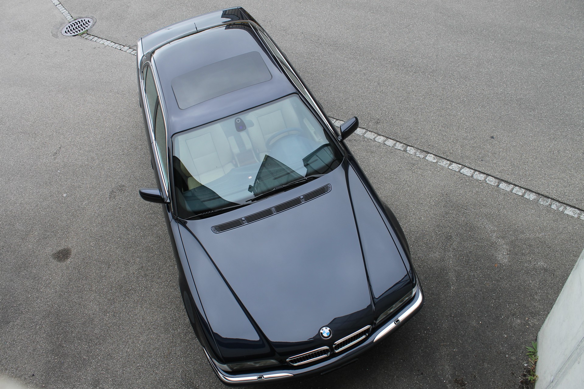 BMW 750iL-image-14