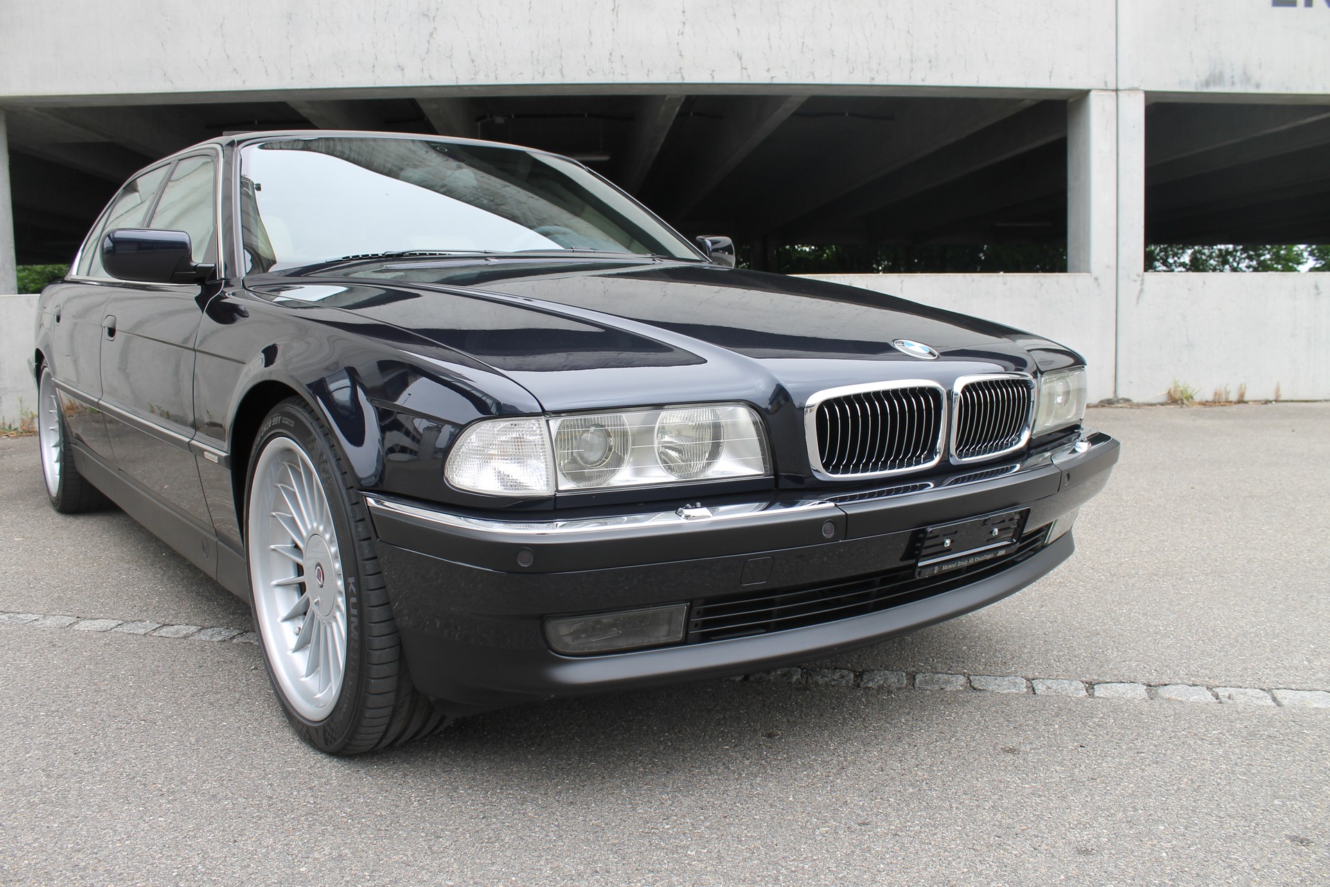 BMW 750iL-image-7