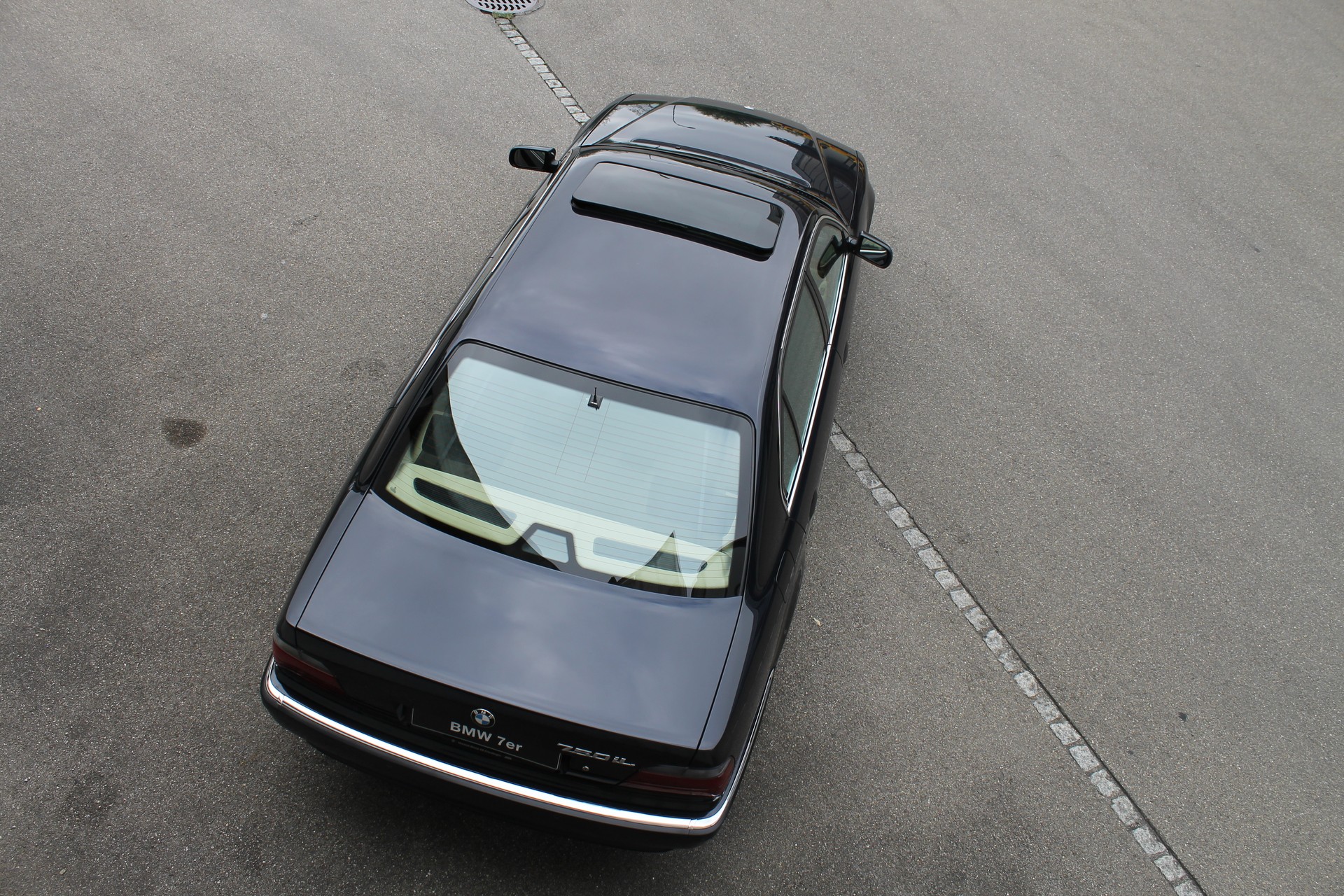 BMW 750iL-image-11