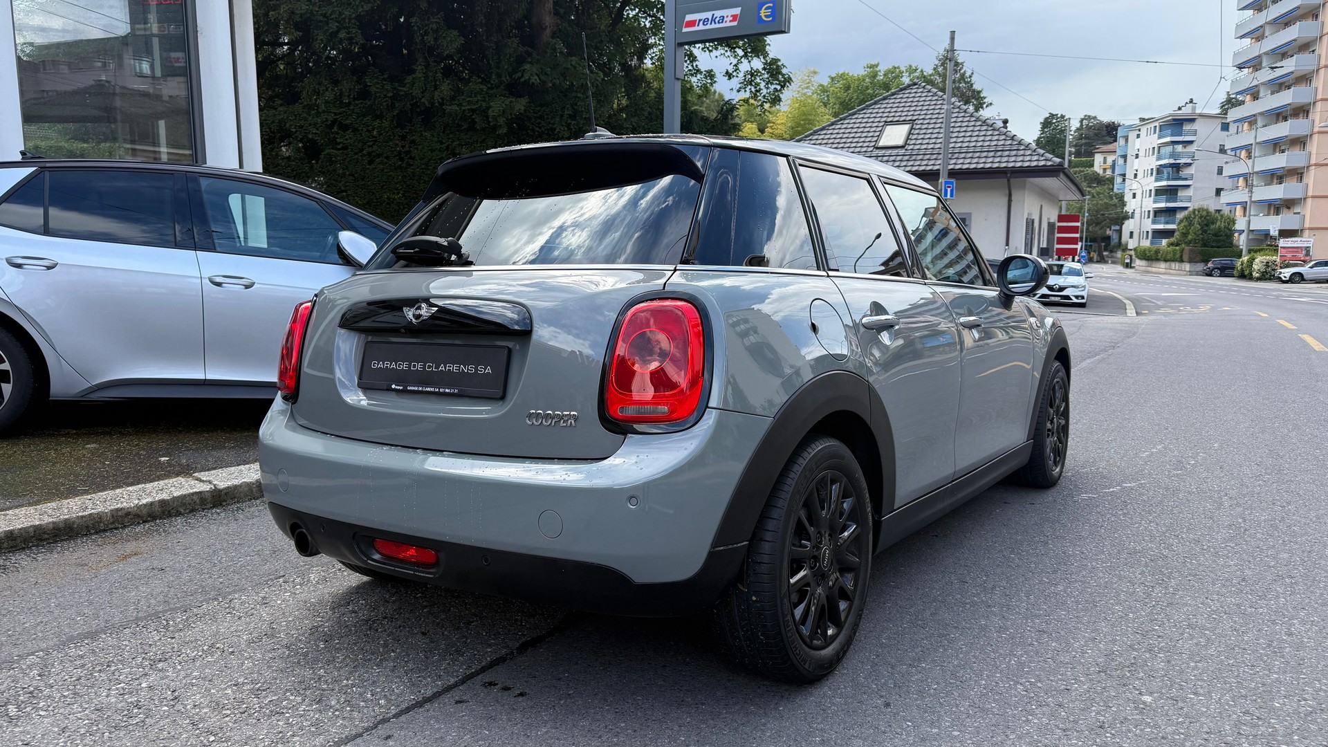 MINI Cooper Steptronic-image-2
