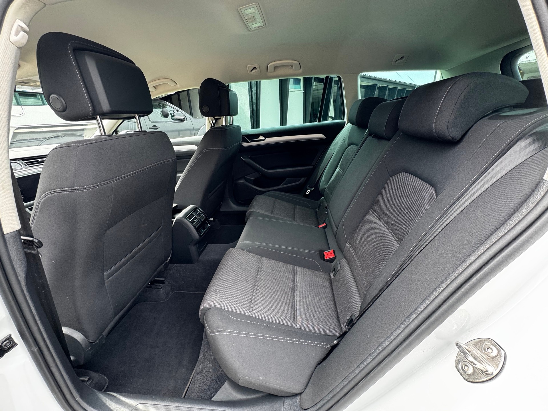 VW Passat Variant 2.0 TDI BMT Comfortline DSG-image-8