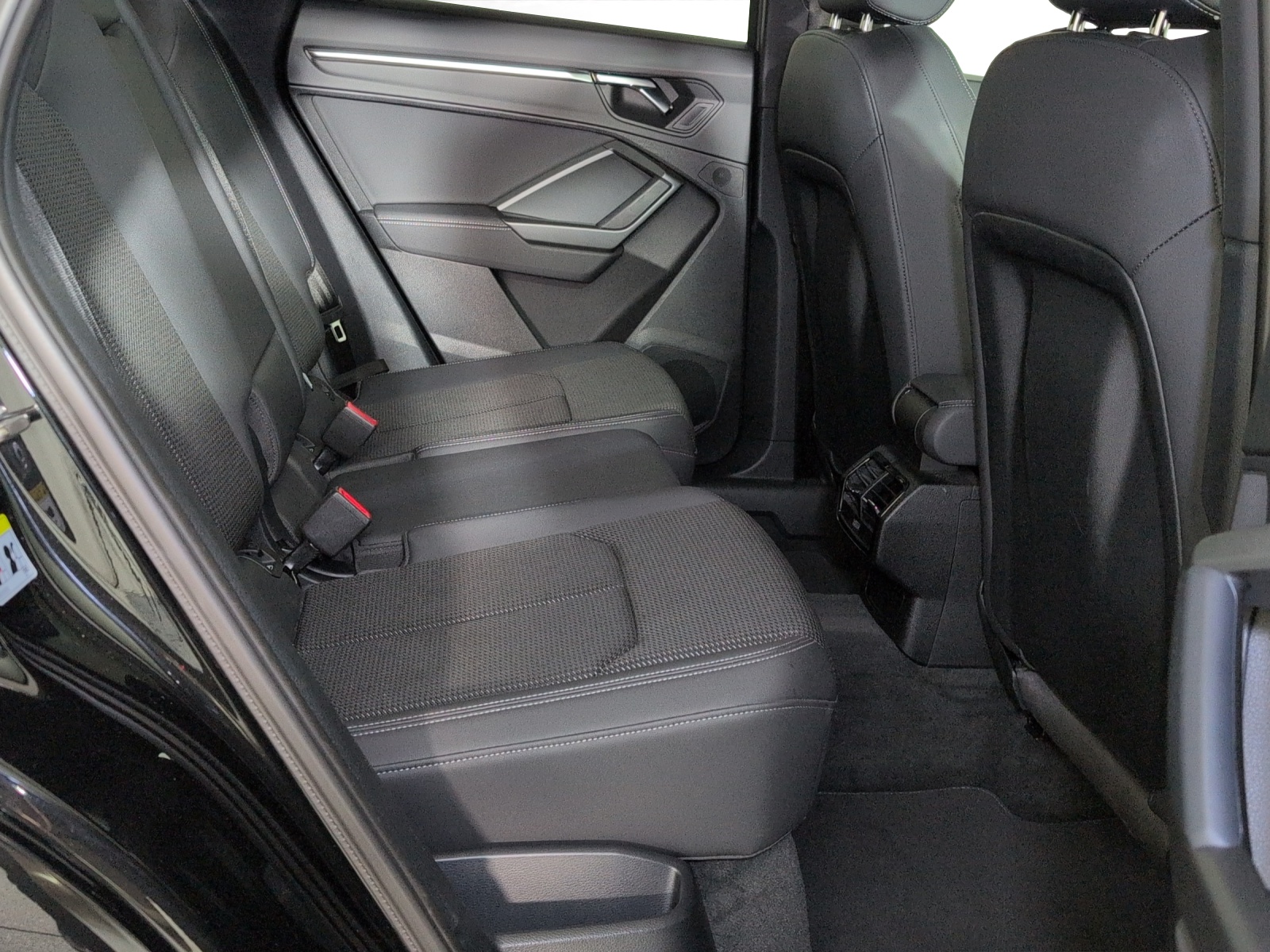 AUDI Q3 35 TFSI S line Attraction S-tronic-image-8