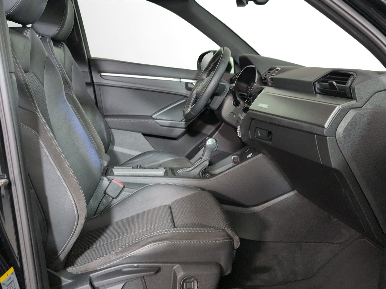 AUDI Q3 35 TFSI S line Attraction S-tronic-image-6