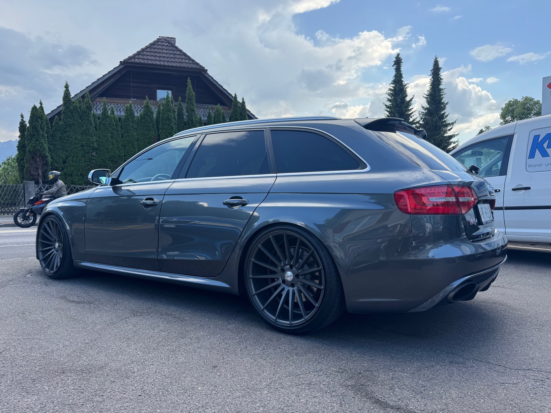 AUDI RS4 Avant 4.2 FSI V8 quattro S-tronic-image-4