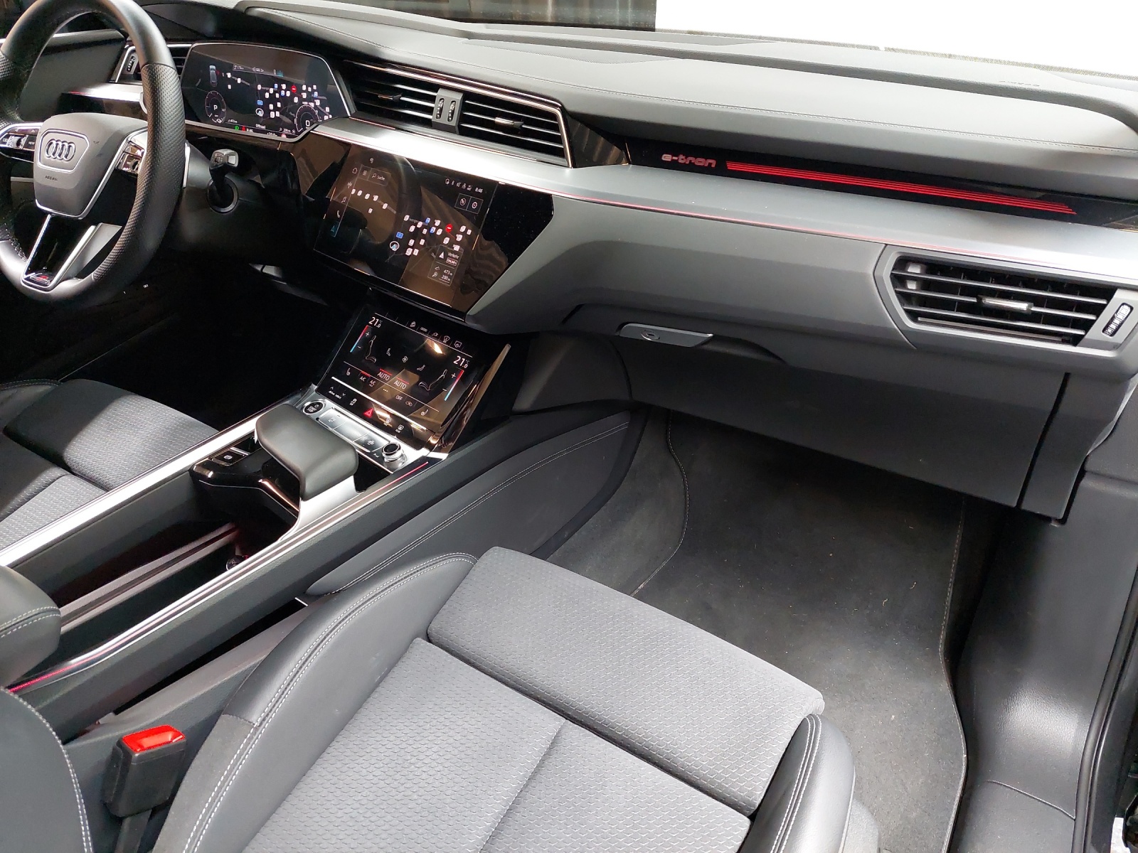 AUDI e-tron 55 S Line Black Edition quattro-image-9