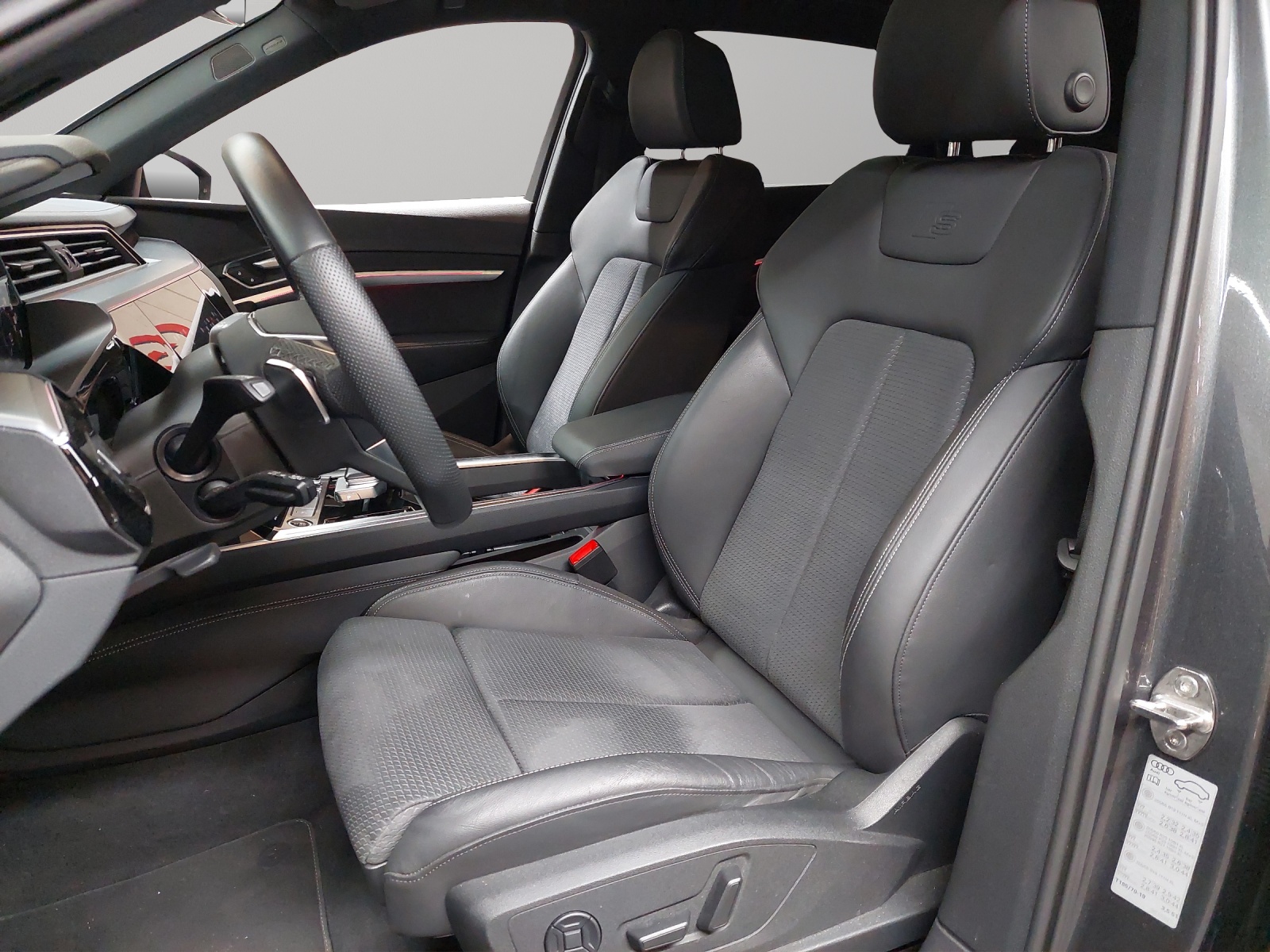 AUDI e-tron 55 S Line Black Edition quattro-image-5