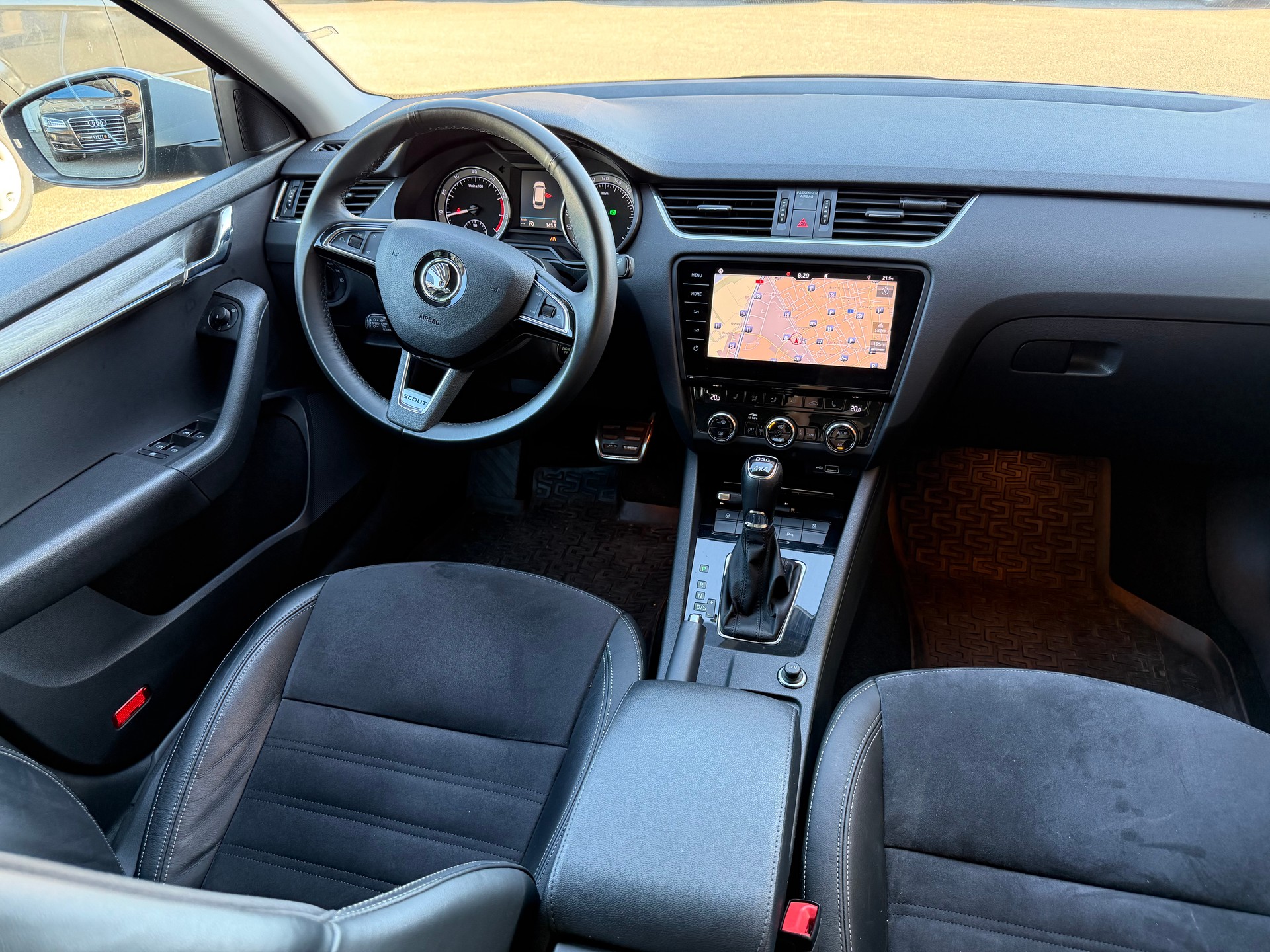 SKODA Octavia Combi 2.0 TSI Scout 4x4 DSG-image-5